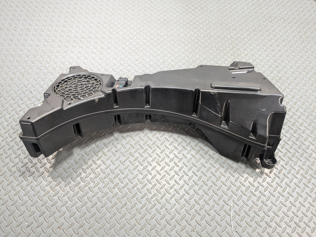 2008 - 2015 LAND ROVER LR2 OEM AUDIO SOUND SUBWOOFER SPEAKER BOX REAR SIDE