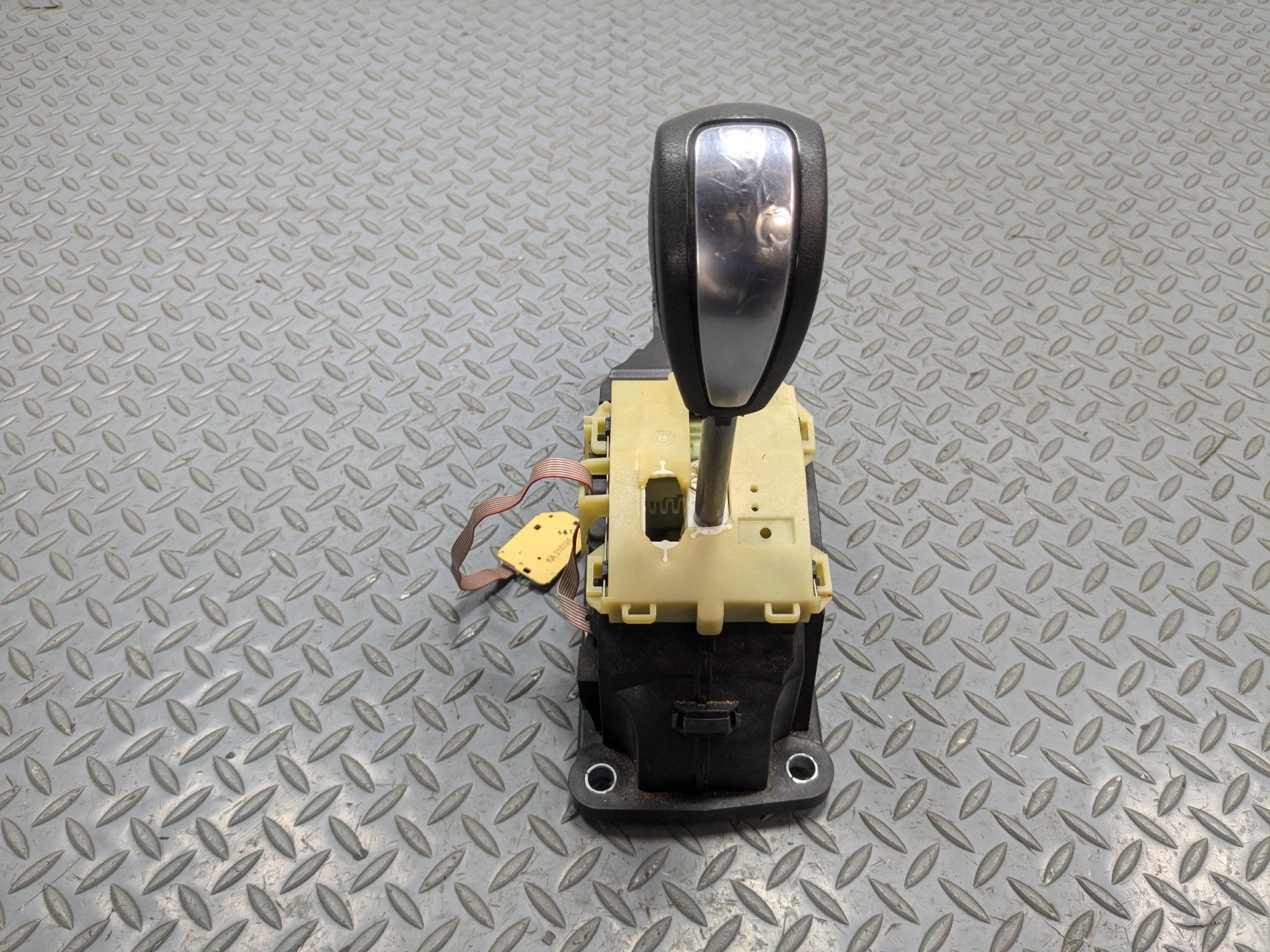 08 - 15 LAND ROVER LR2 OEM FLOOR SHIFTER AUTOMATIC TRANSMISSION GEAR SELECTOR