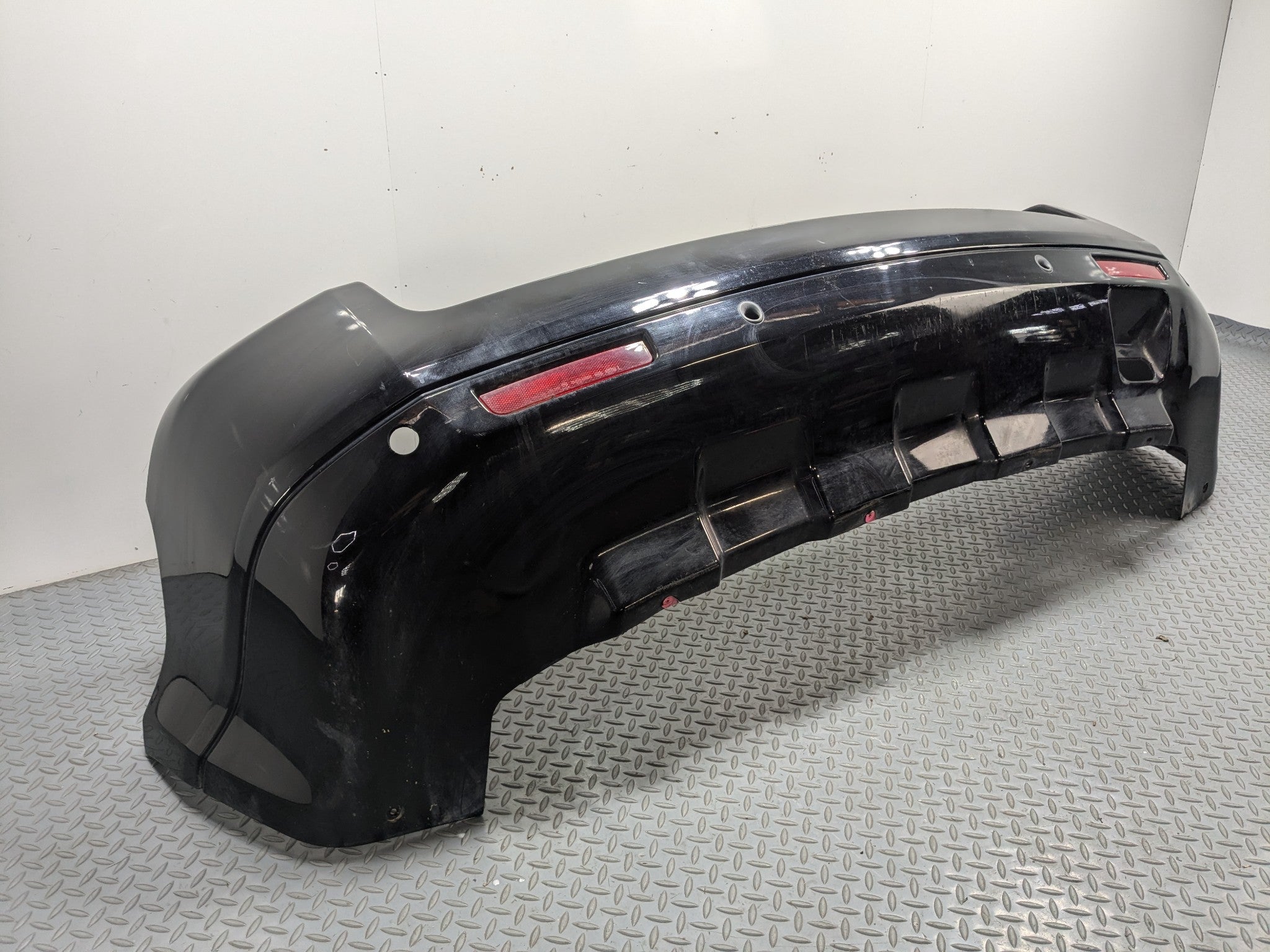 2008 - 2015 LAND ROVER LR2 OEM REAR BUMPER LOWER COVER PANEL SANTORINI BLACK