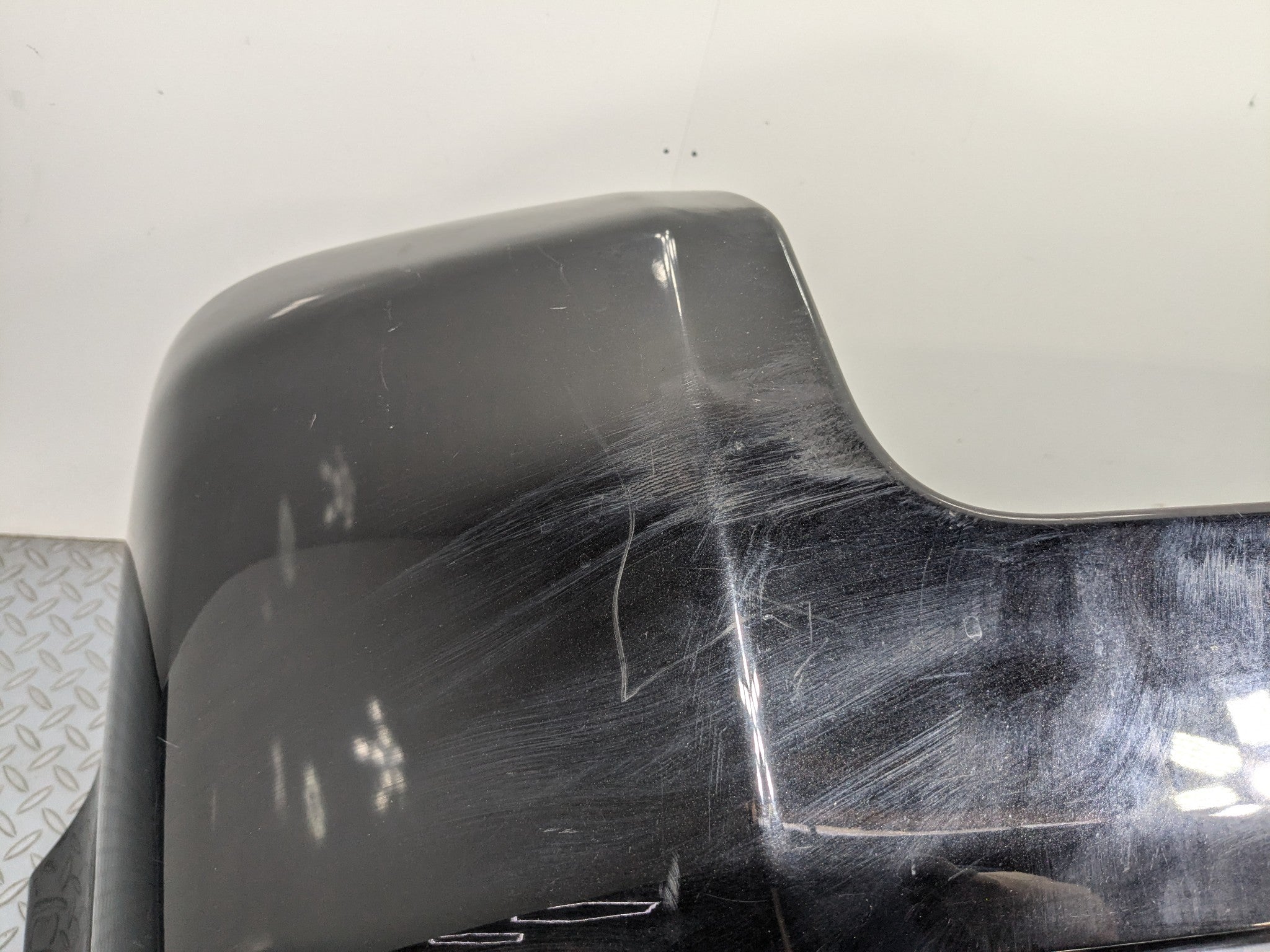 2008 - 2015 LAND ROVER LR2 OEM REAR BUMPER LOWER COVER PANEL SANTORINI BLACK