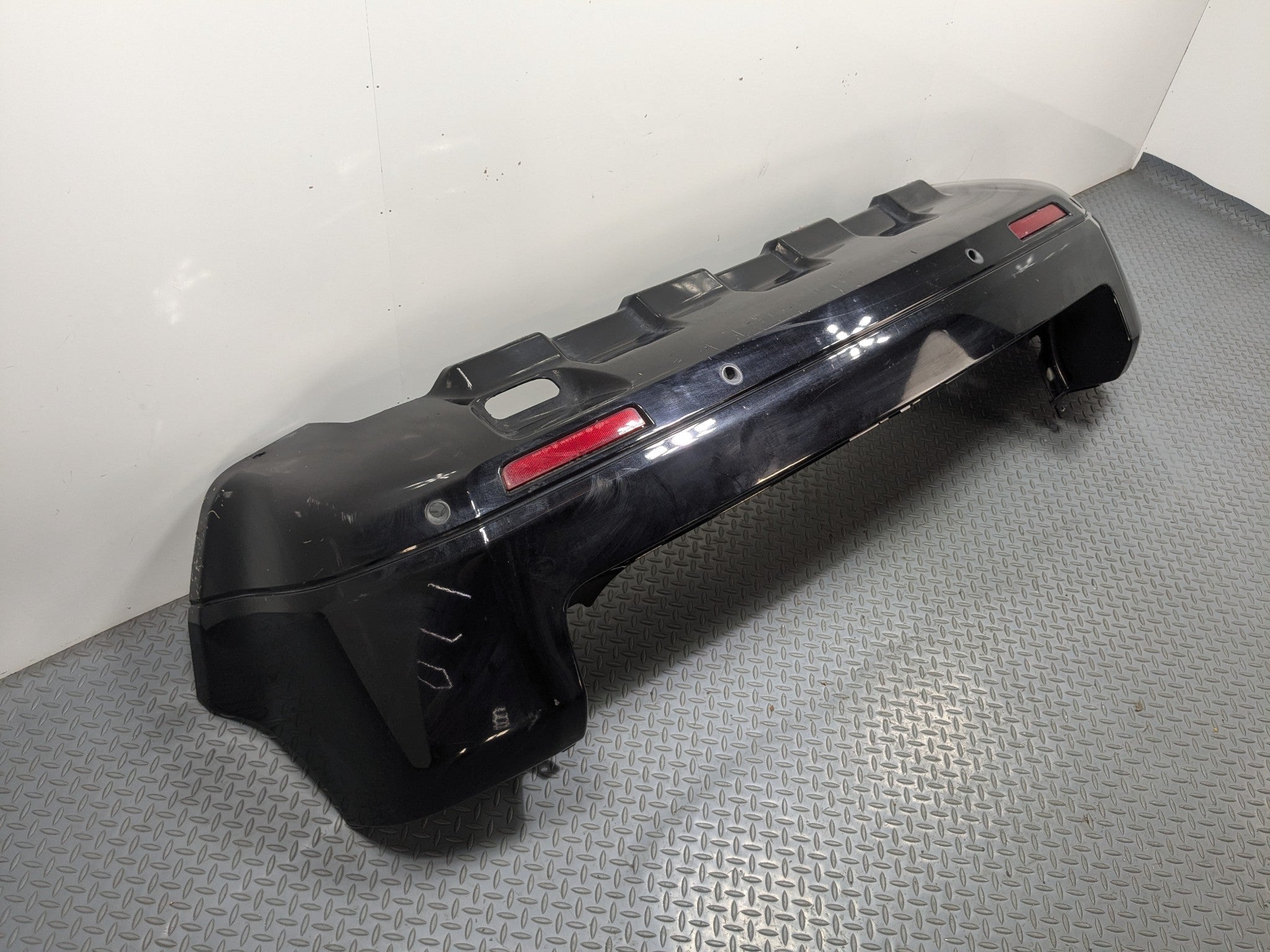 2008 - 2015 LAND ROVER LR2 OEM REAR BUMPER LOWER COVER PANEL SANTORINI BLACK
