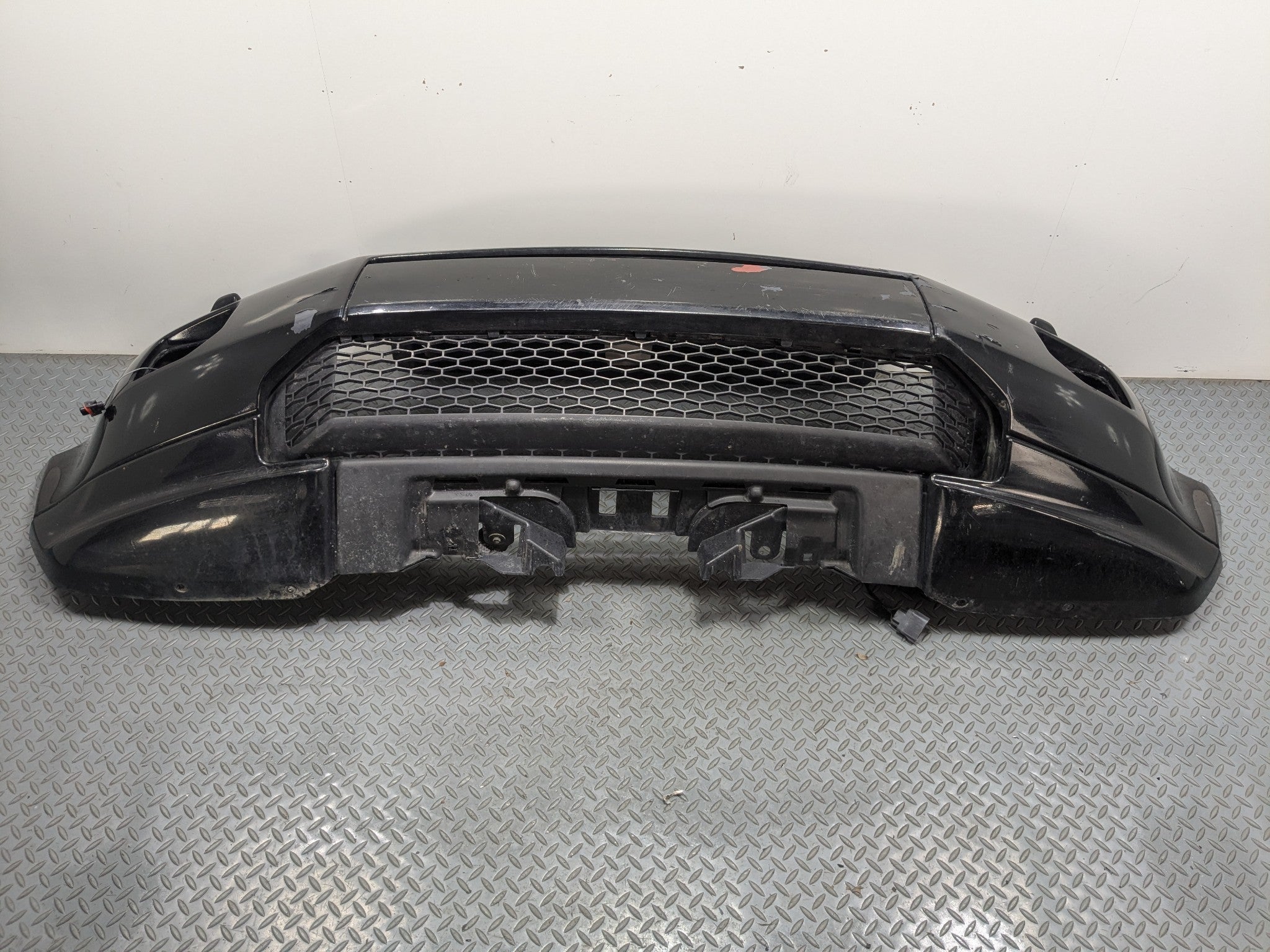 2008 - 2015 LAND ROVER LR2 OEM FRONT BUMPER COVER ASSEMBLY WITH GRILL GRILLE