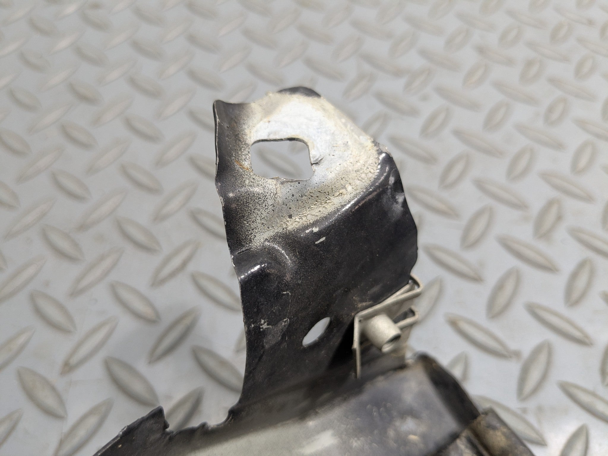 2008 - 2015 LAND ROVER LR2 OEM FENDER COVER PANEL FRONT LEFT DRIVER SIDE