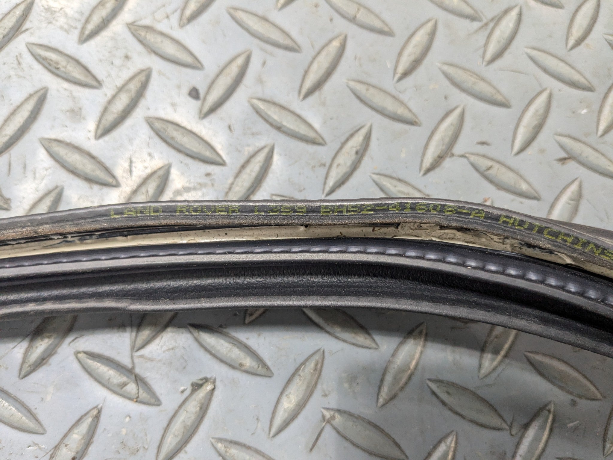 2008 - 2015 LAND ROVER LR2 OEM DOOR SEAL WEATHER STRIPPING RUBBER REAR TRUNK