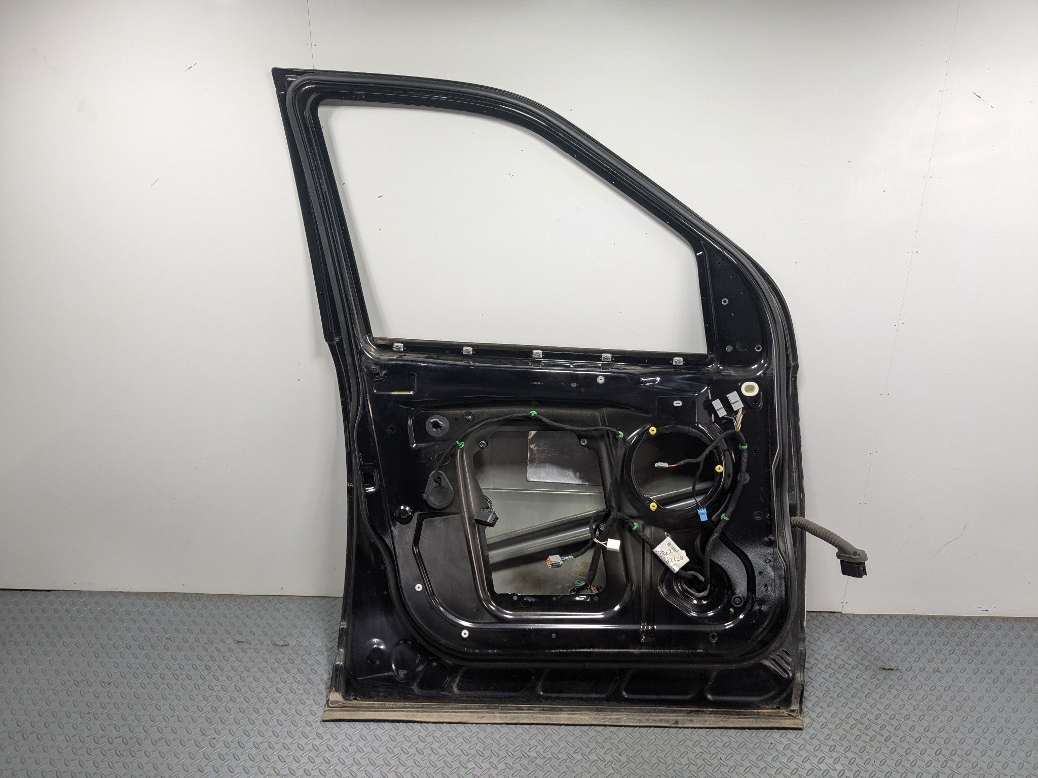 08 - 15 LAND ROVER LR2 OEM DOOR SHELL PANEL SANTORINI BLACK METALLIC FRONT LEFT