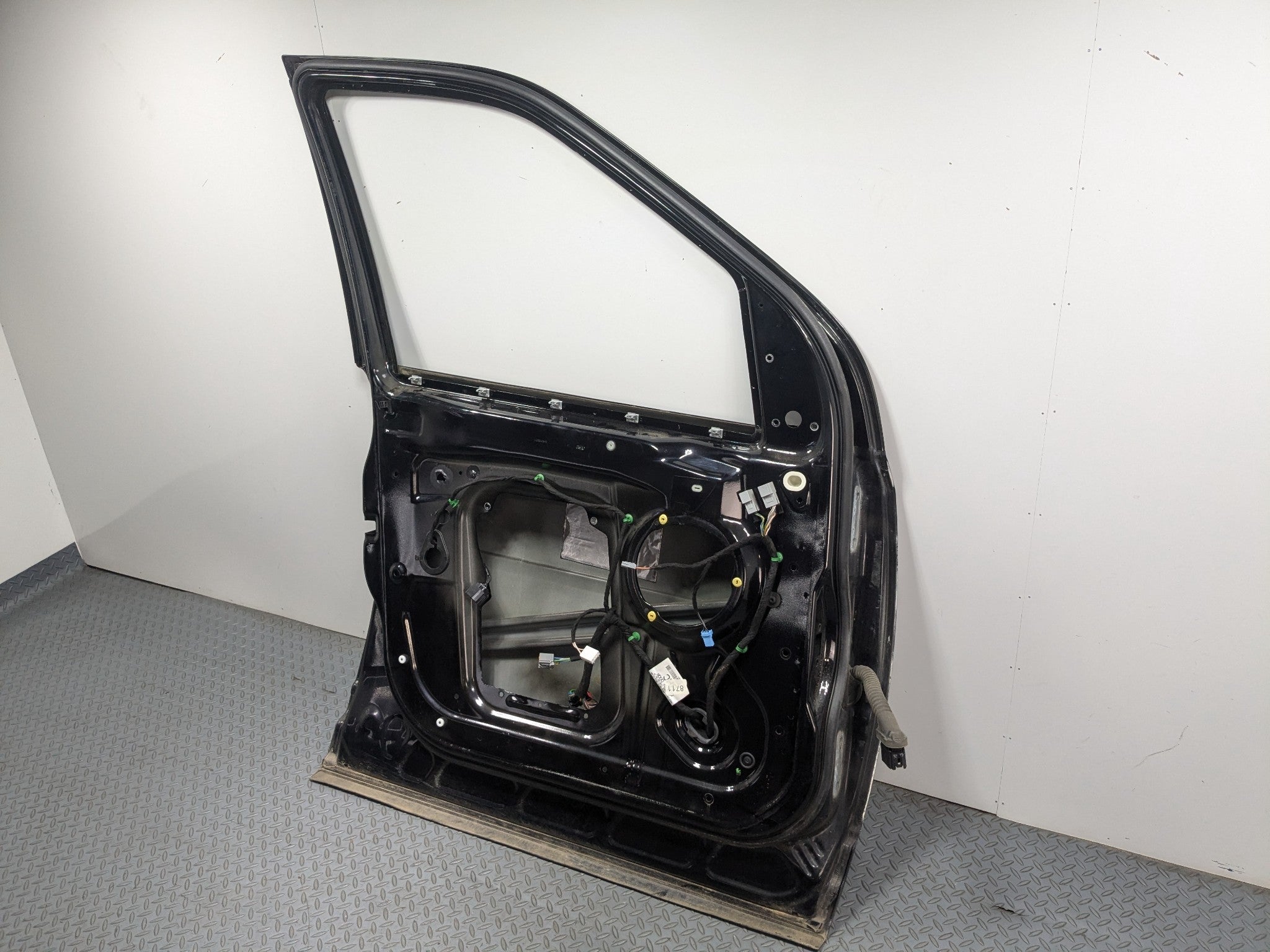 08 - 15 LAND ROVER LR2 OEM DOOR SHELL PANEL SANTORINI BLACK METALLIC FRONT LEFT