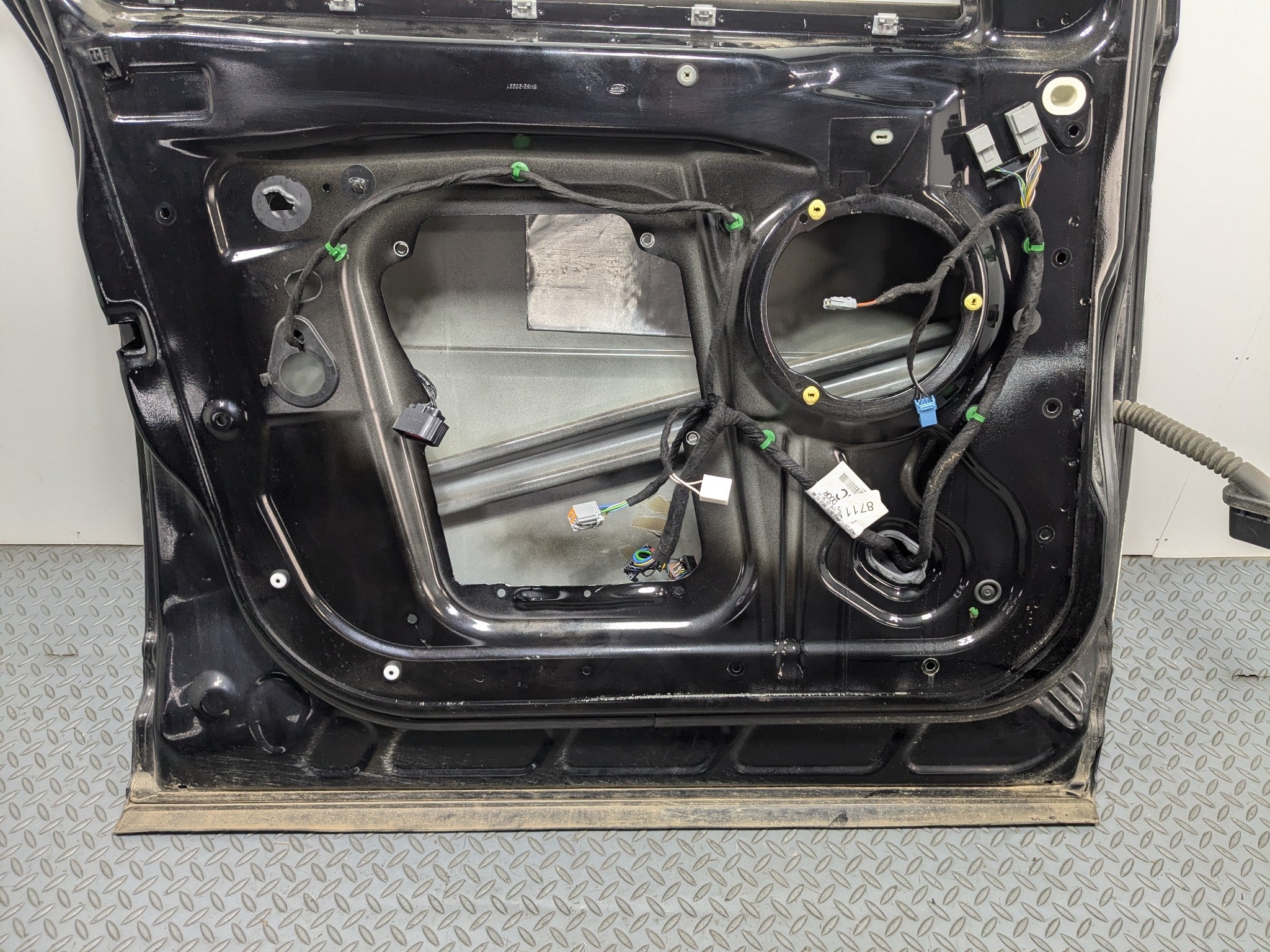 08 - 15 LAND ROVER LR2 OEM DOOR SHELL PANEL SANTORINI BLACK METALLIC FRONT LEFT