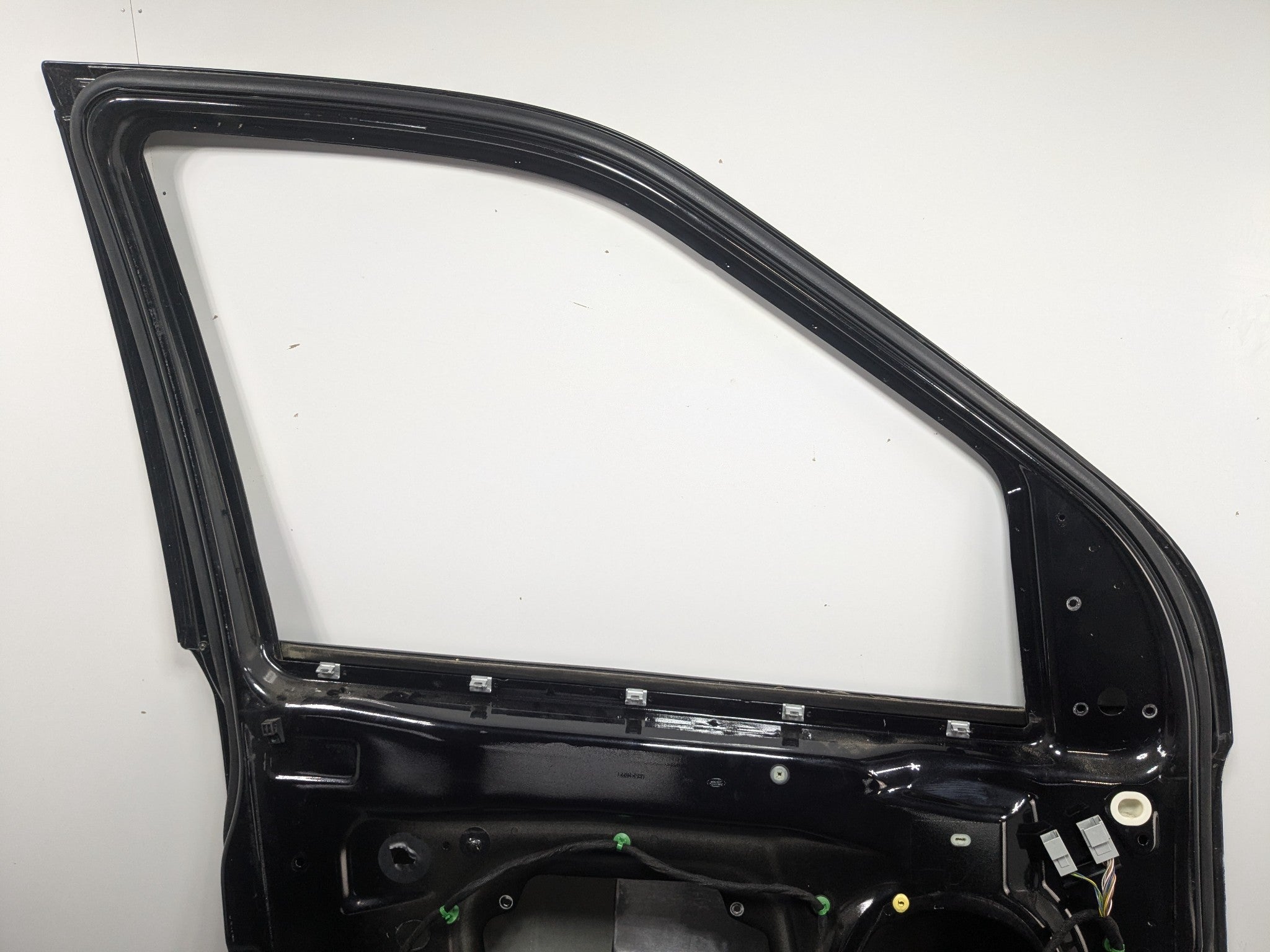 08 - 15 LAND ROVER LR2 OEM DOOR SHELL PANEL SANTORINI BLACK METALLIC FRONT LEFT