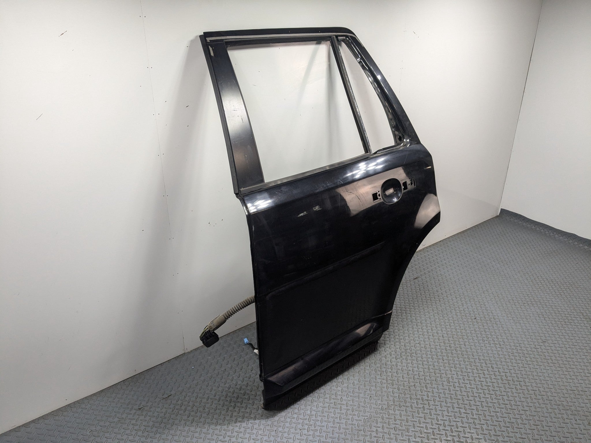 08 - 15 LAND ROVER LR2 OEM DOOR SHELL PANEL SANTORINI BLACK METALLIC REAR LEFT