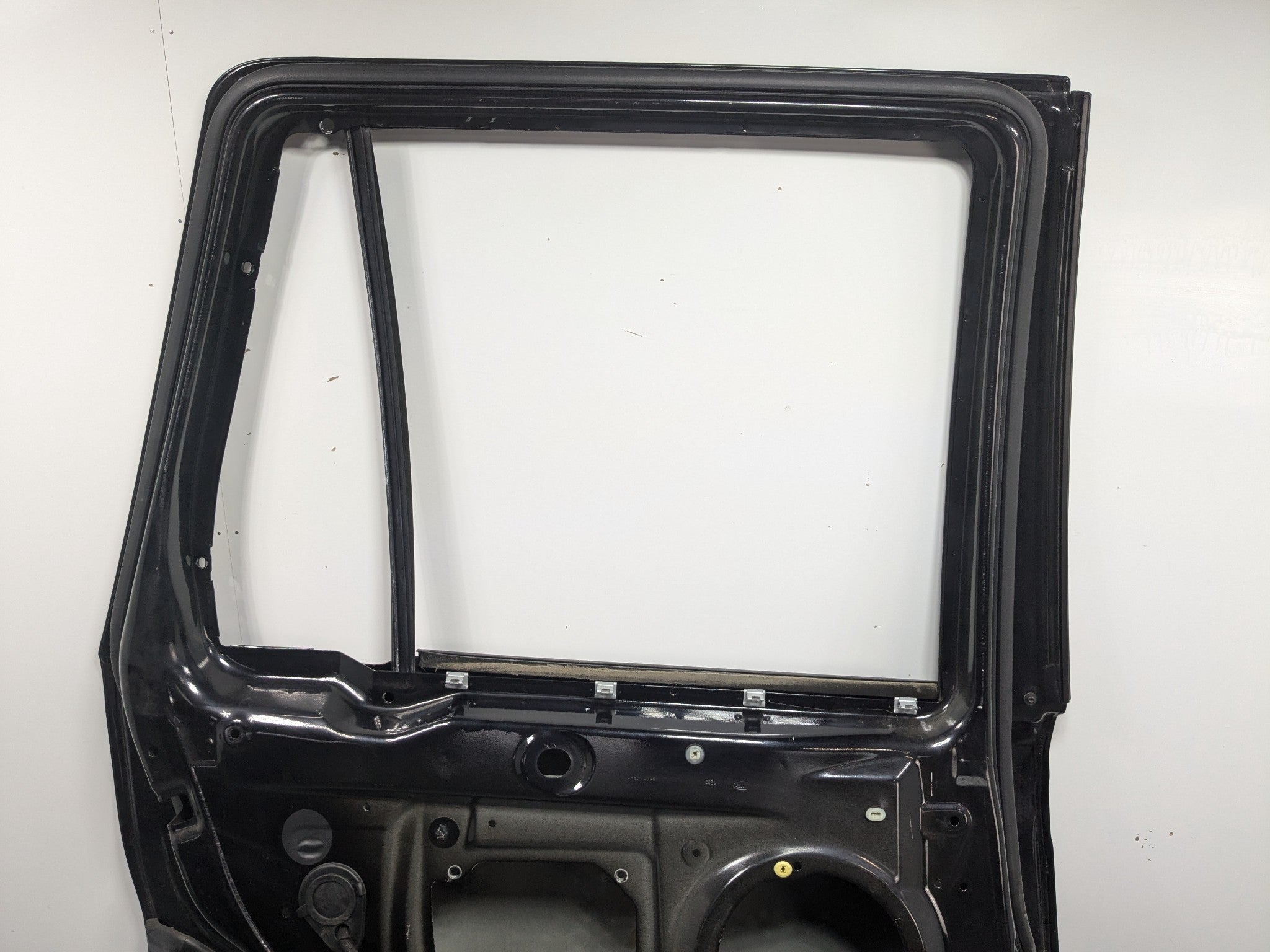 08 - 15 LAND ROVER LR2 OEM DOOR SHELL PANEL SANTORINI BLACK METALLIC REAR LEFT