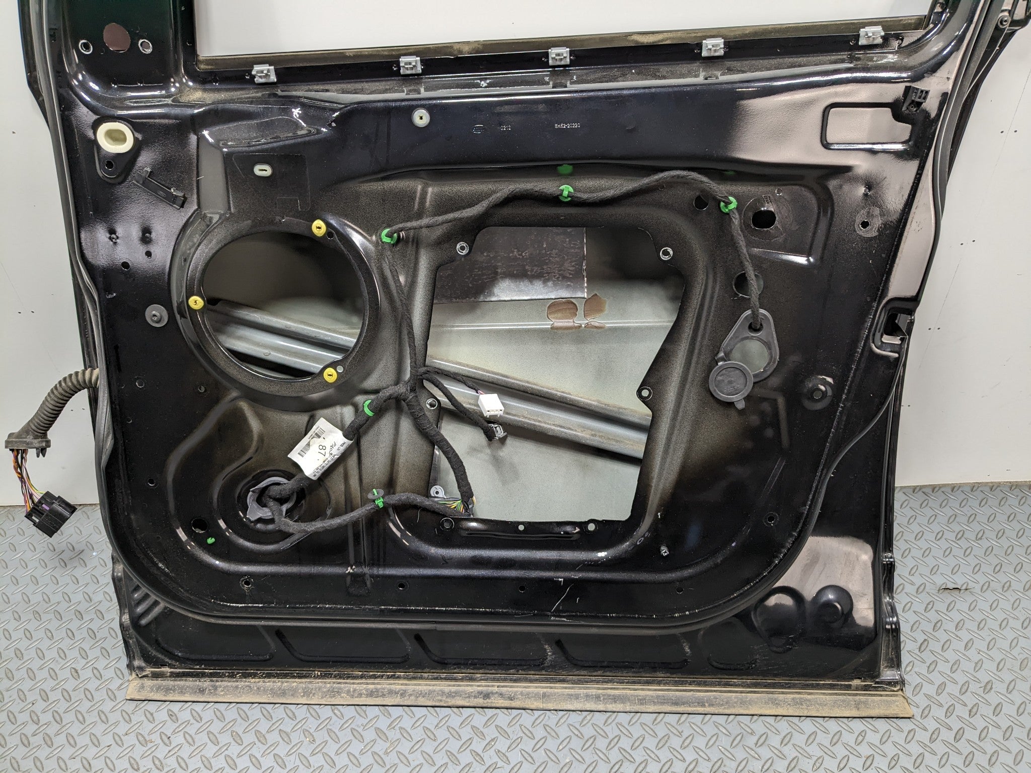 08-15 LAND ROVER LR2 OEM DOOR SHELL PANEL SANTORINI BLACK METALLIC FRONT RIGHT