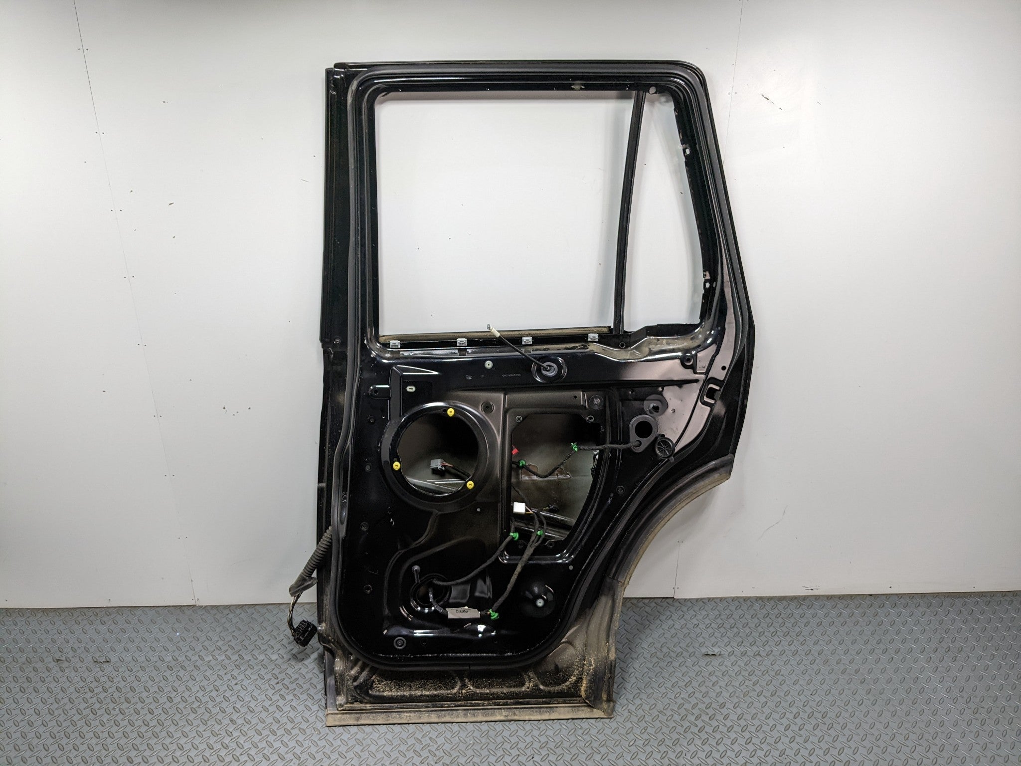 08 - 15 LAND ROVER LR2 OEM DOOR SHELL PANEL SANTORINI BLACK METALLIC REAR RIGHT