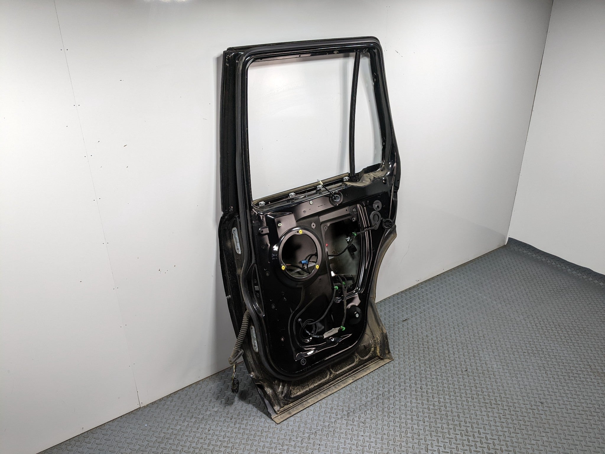 08 - 15 LAND ROVER LR2 OEM DOOR SHELL PANEL SANTORINI BLACK METALLIC REAR RIGHT