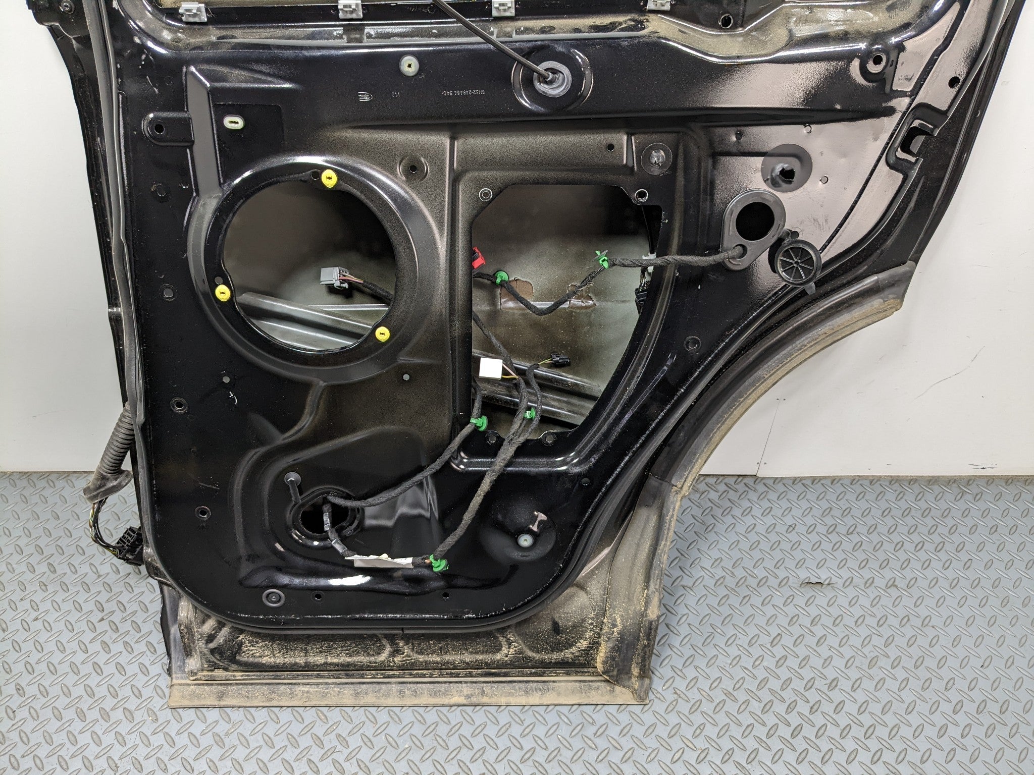 08 - 15 LAND ROVER LR2 OEM DOOR SHELL PANEL SANTORINI BLACK METALLIC REAR RIGHT