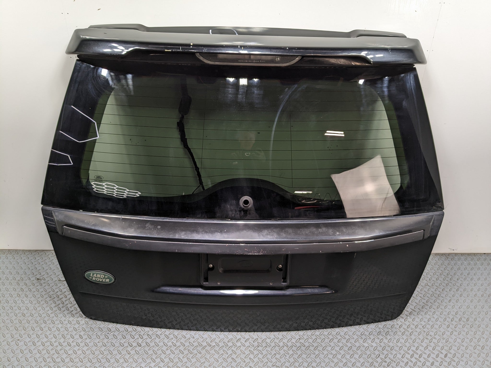 2008 - 2015 LAND ROVER LR2 OEM REAR LIFTGATE SHELL PANEL WITH GLASS AND SPOILER