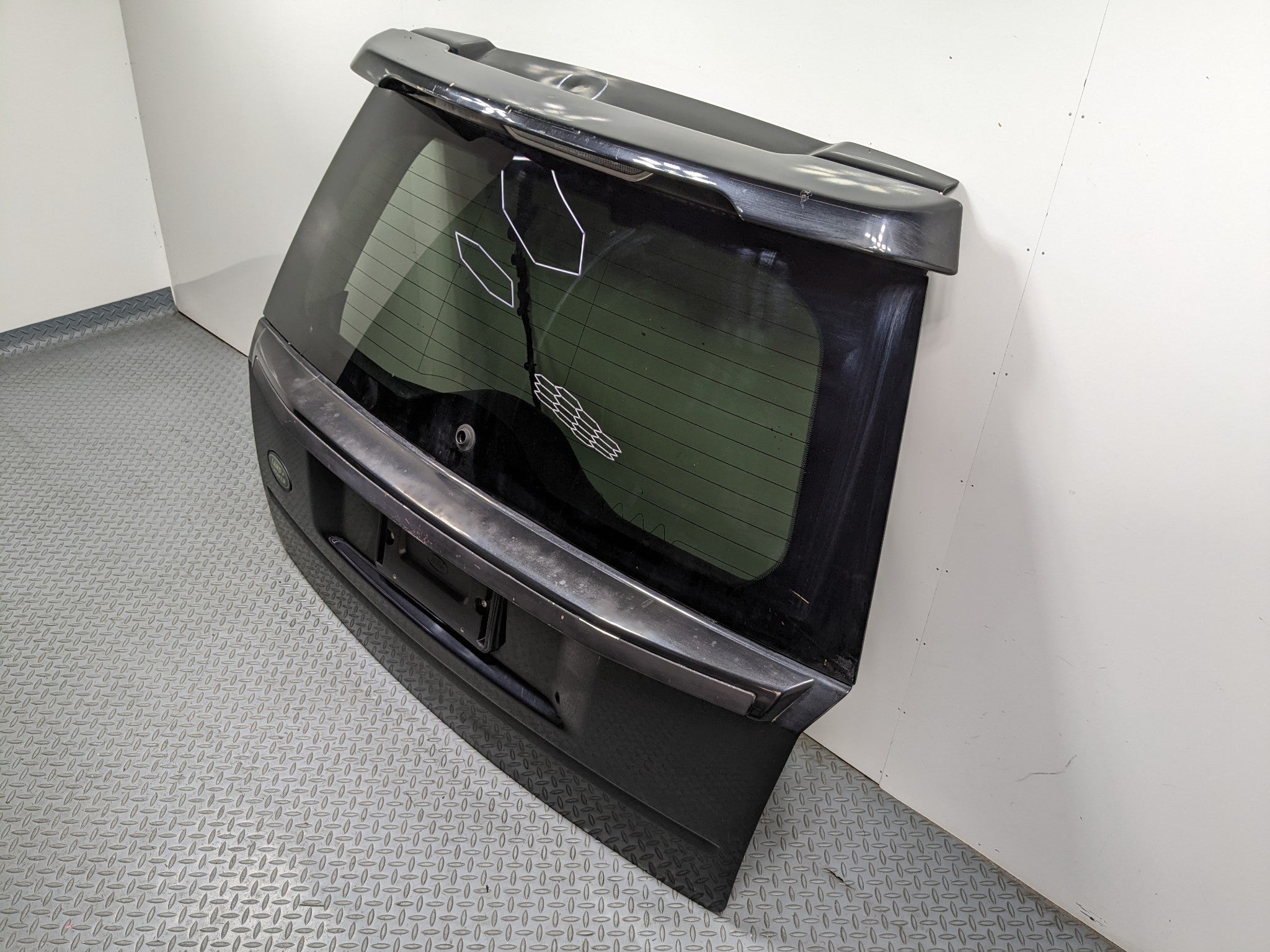 2008 - 2015 LAND ROVER LR2 OEM REAR LIFTGATE SHELL PANEL WITH GLASS AND SPOILER