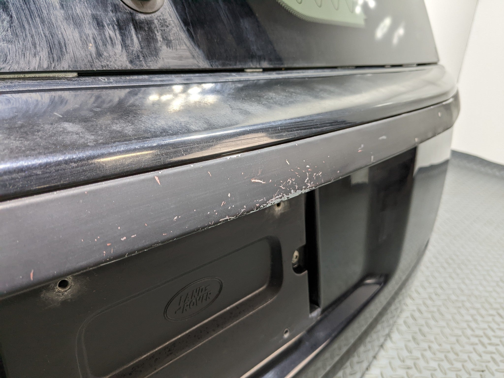 2008 - 2015 LAND ROVER LR2 OEM REAR LIFTGATE SHELL PANEL WITH GLASS AND SPOILER