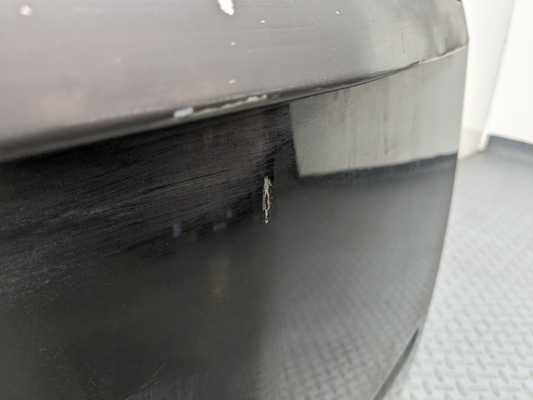 2008 - 2015 LAND ROVER LR2 OEM REAR LIFTGATE SHELL PANEL WITH GLASS AND SPOILER