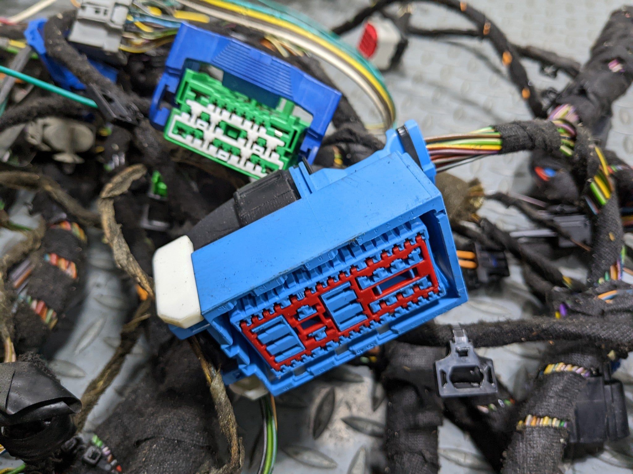 2008 - 2015 LAND ROVER LR2 OEM INTERIOR BODY WIRE HARNESS CABLE AND CONNECTOR