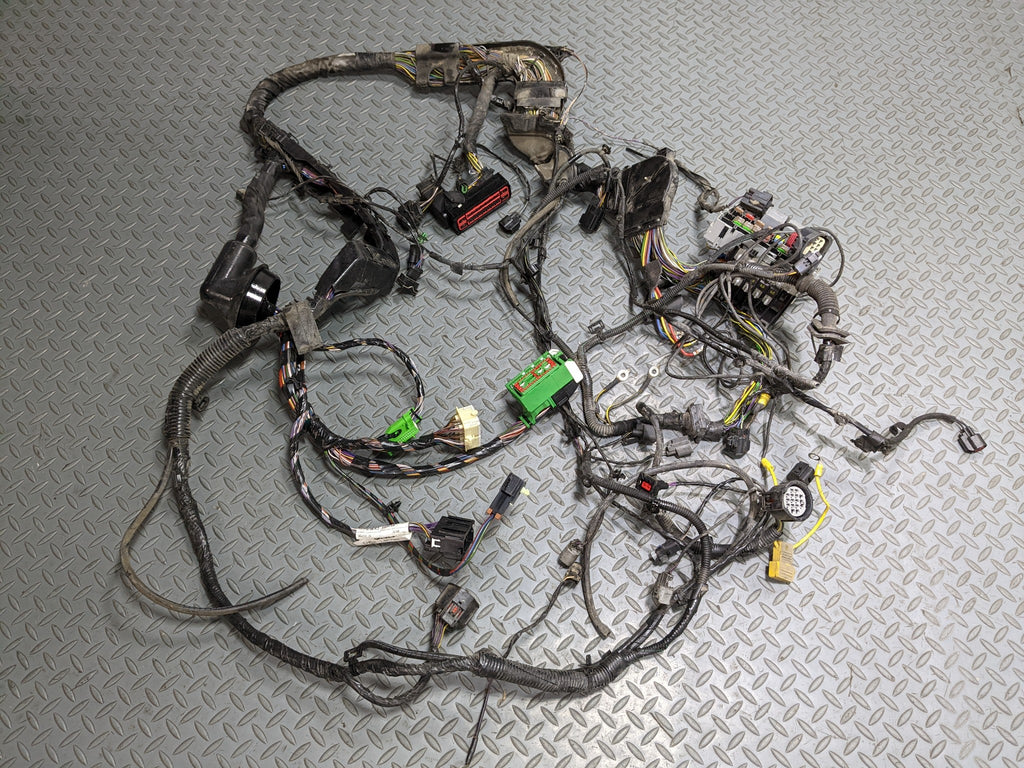 08 - 15 LAND ROVER LR2 OEM HOOD WIRE HARNESS CABLE AND CONNECTOR WITH FUSE BOX
