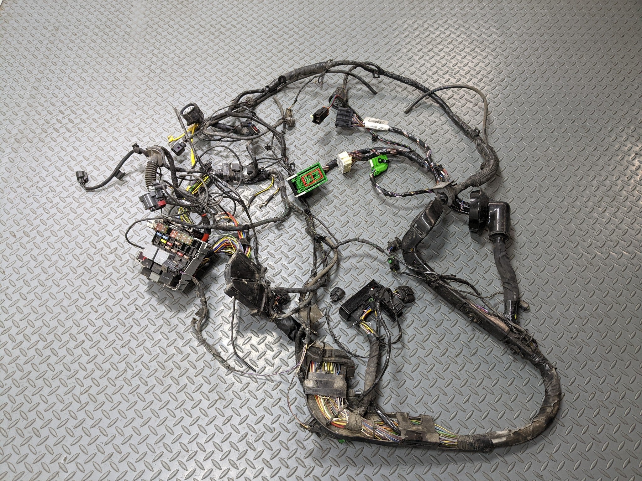08 - 15 LAND ROVER LR2 OEM HOOD WIRE HARNESS CABLE AND CONNECTOR WITH FUSE BOX