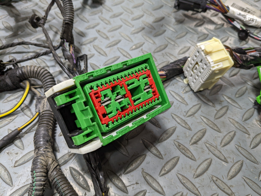 08 - 15 LAND ROVER LR2 OEM HOOD WIRE HARNESS CABLE AND CONNECTOR WITH FUSE BOX