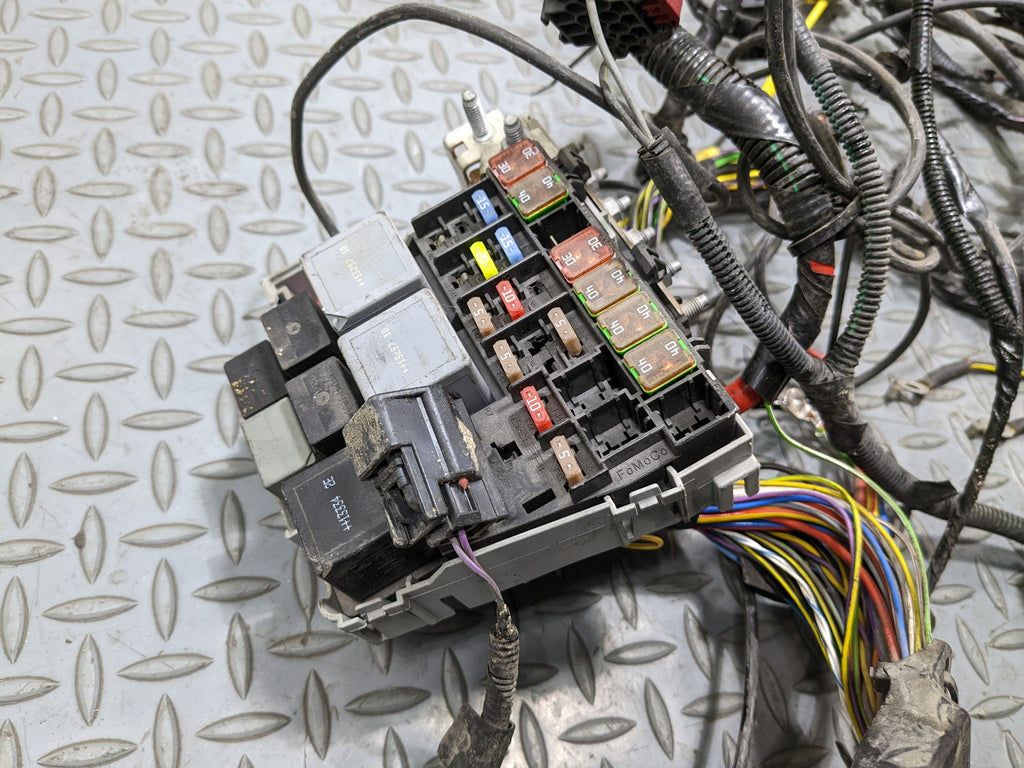 08 - 15 LAND ROVER LR2 OEM HOOD WIRE HARNESS CABLE AND CONNECTOR WITH FUSE BOX