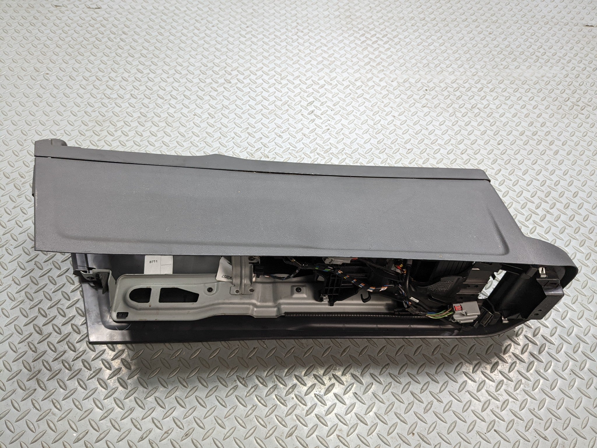 2008 - 2015 LAND ROVER LR2 OEM ARMREST CENTER CONSOLE STORAGE WITH CUP HOLDER