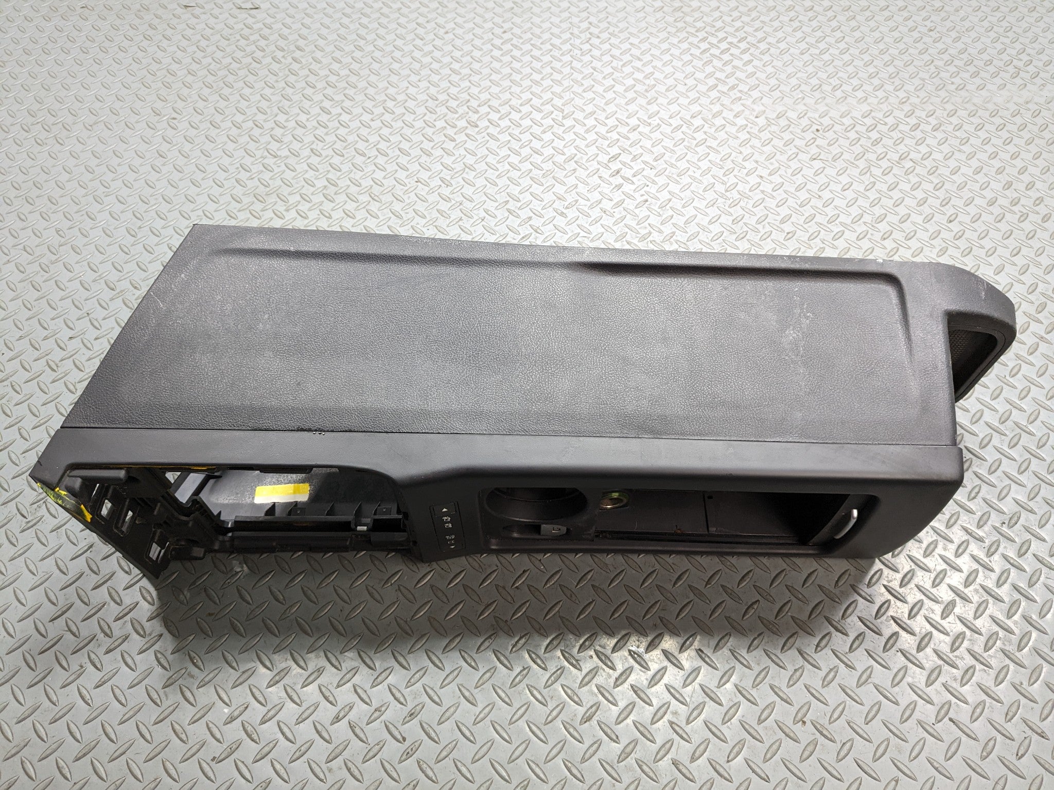 2008 - 2015 LAND ROVER LR2 OEM ARMREST CENTER CONSOLE STORAGE WITH CUP HOLDER