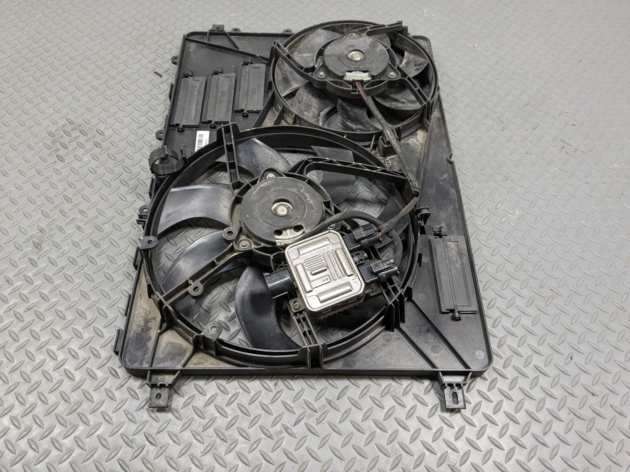 2008 - 2015 LAND ROVER LR2 OEM ELECTRIC COOLING MOTOR FAN BLADE WITH SHROUD