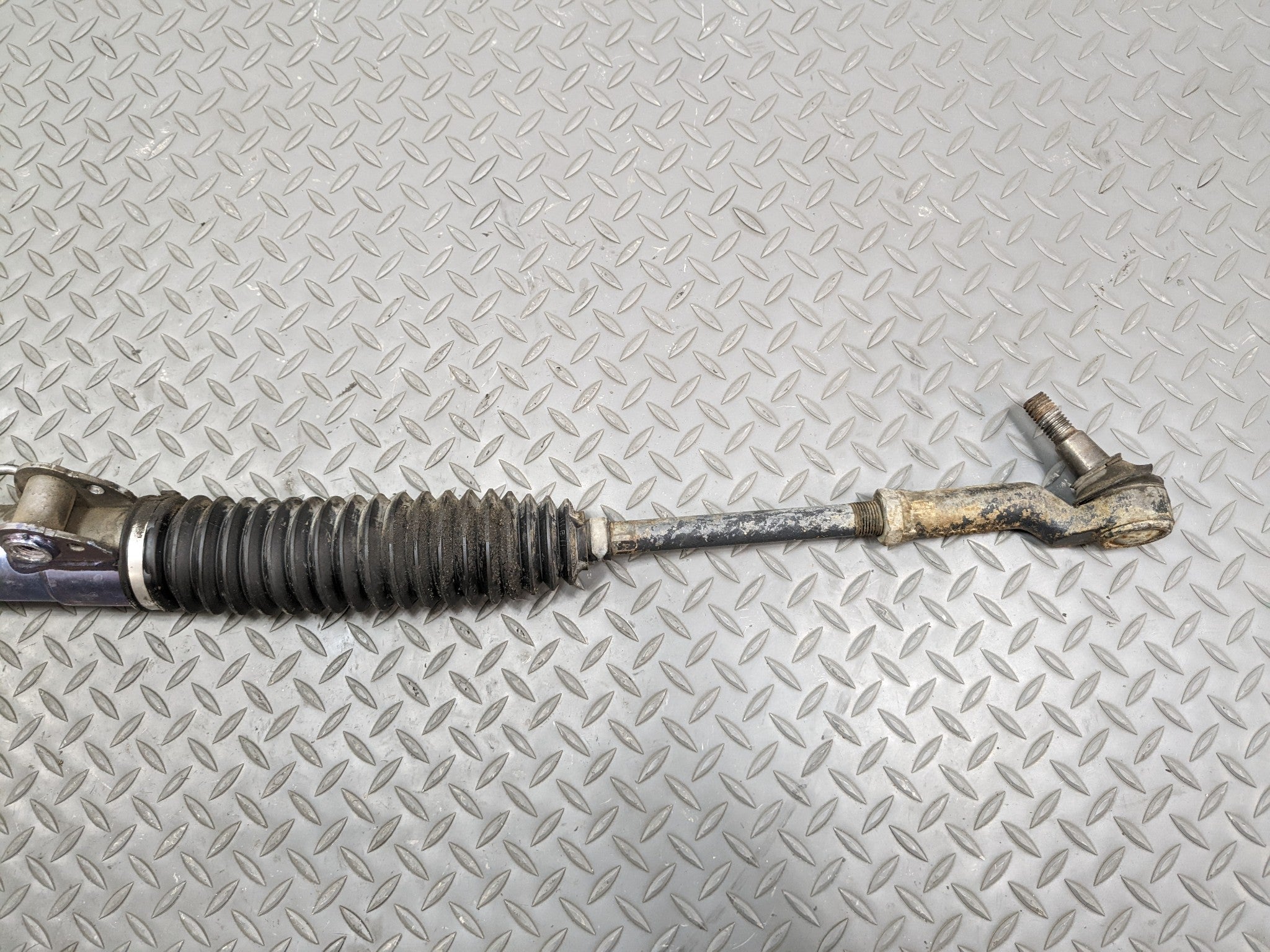 2008 - 2015 LAND ROVER LR2 OEM POWER STEERING GEAR RACK AND PINION ASSEMBLY