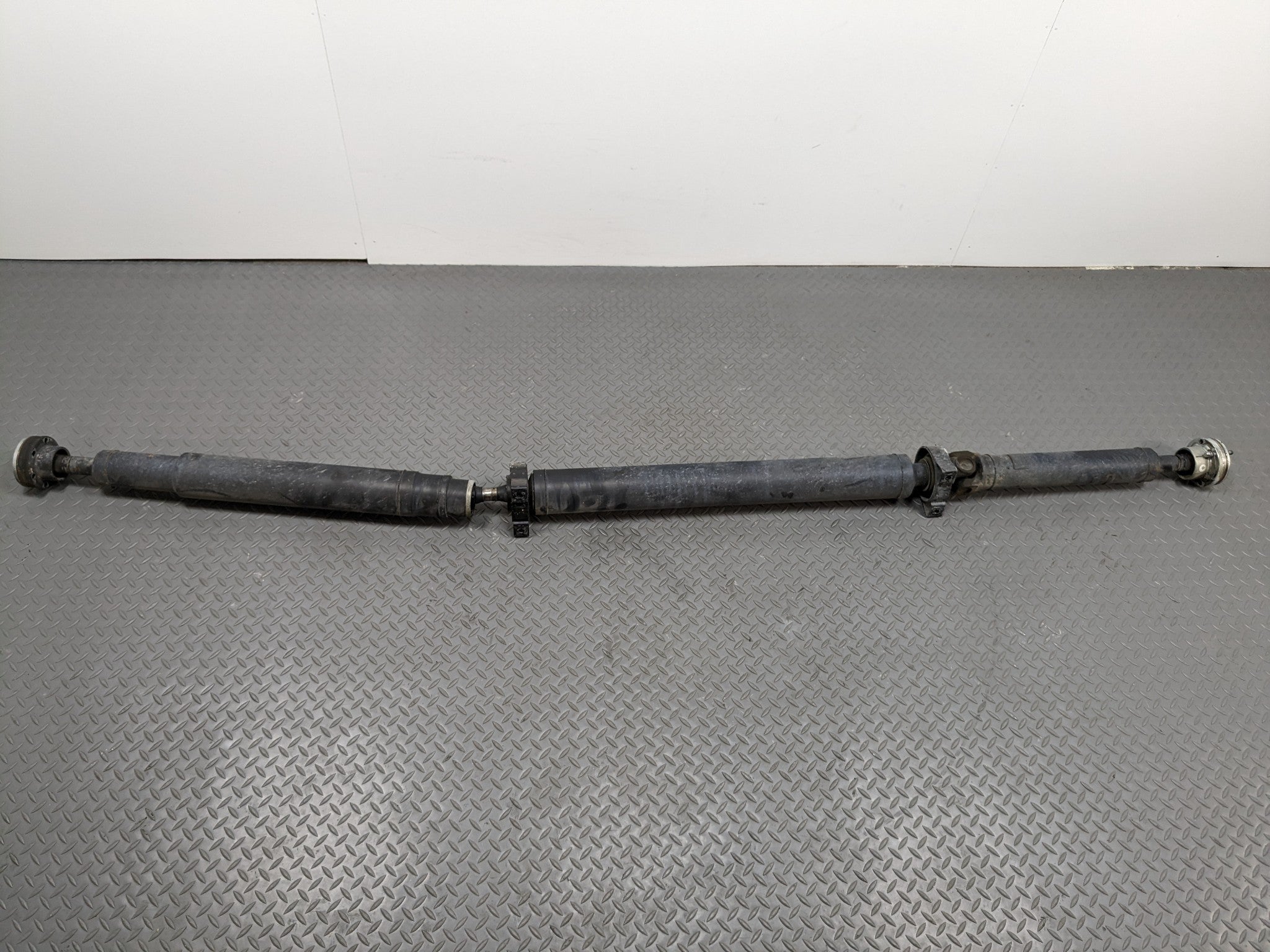 2008 - 2015 LAND ROVER LR2 OEM REAR DRIVE SHAFT CARDAN PROPELLER ASSEMBLY