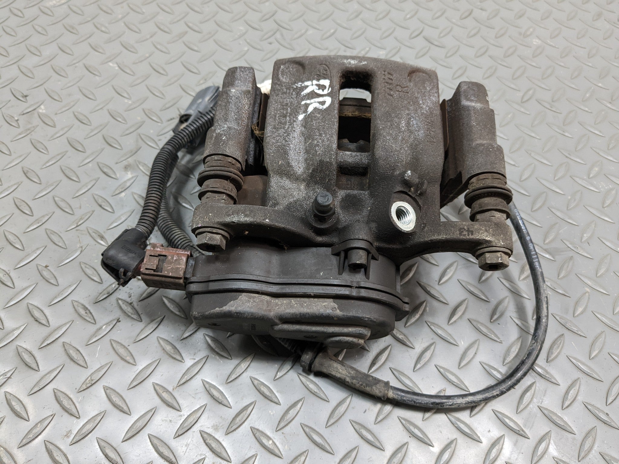 2008 - 2015 LAND ROVER LR2 OEM BRAKE CALIPER ASSEMBLY REAR RIGHT PASSENGER SIDE
