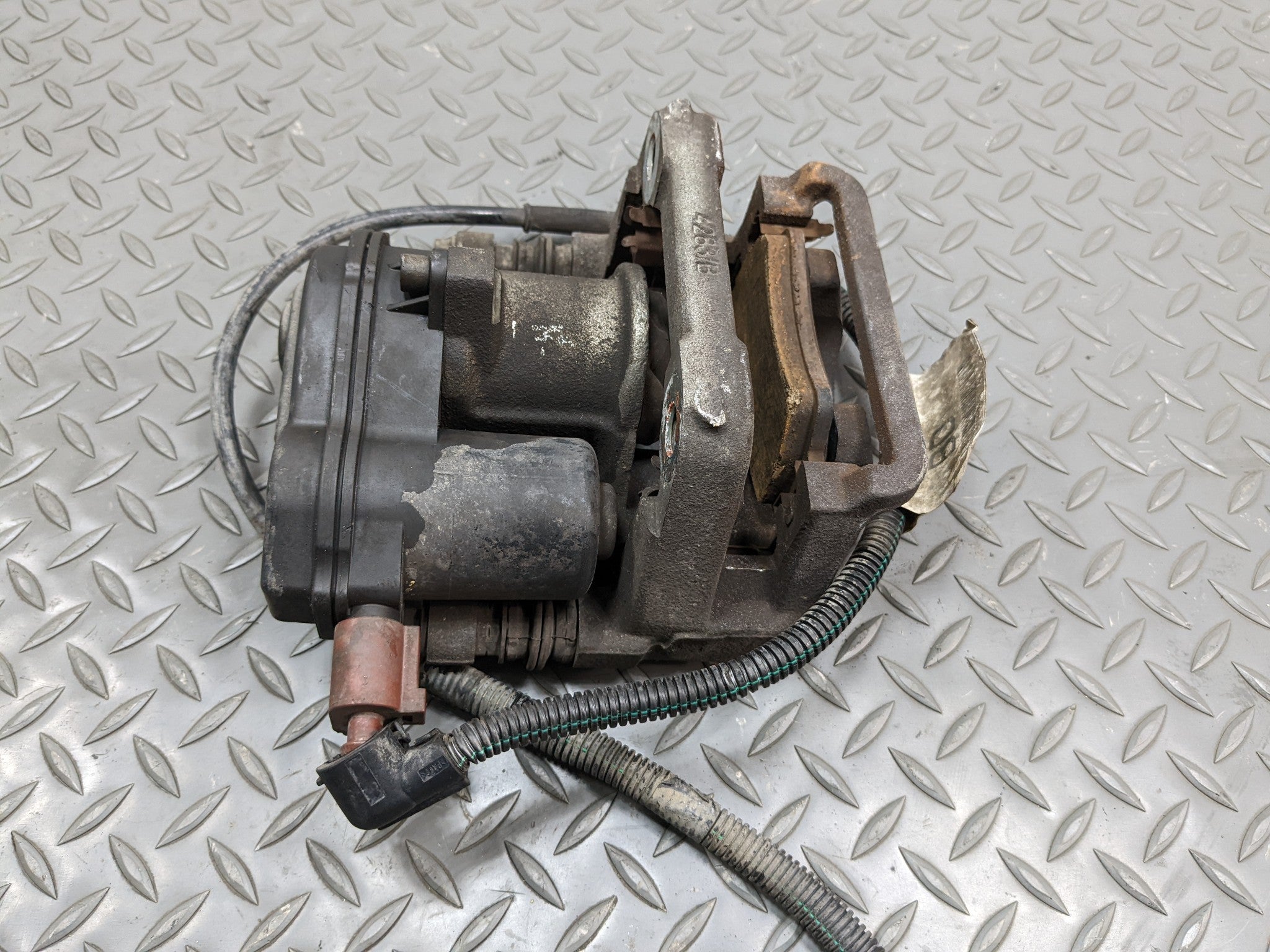 2008 - 2015 LAND ROVER LR2 OEM BRAKE CALIPER ASSEMBLY REAR RIGHT PASSENGER SIDE