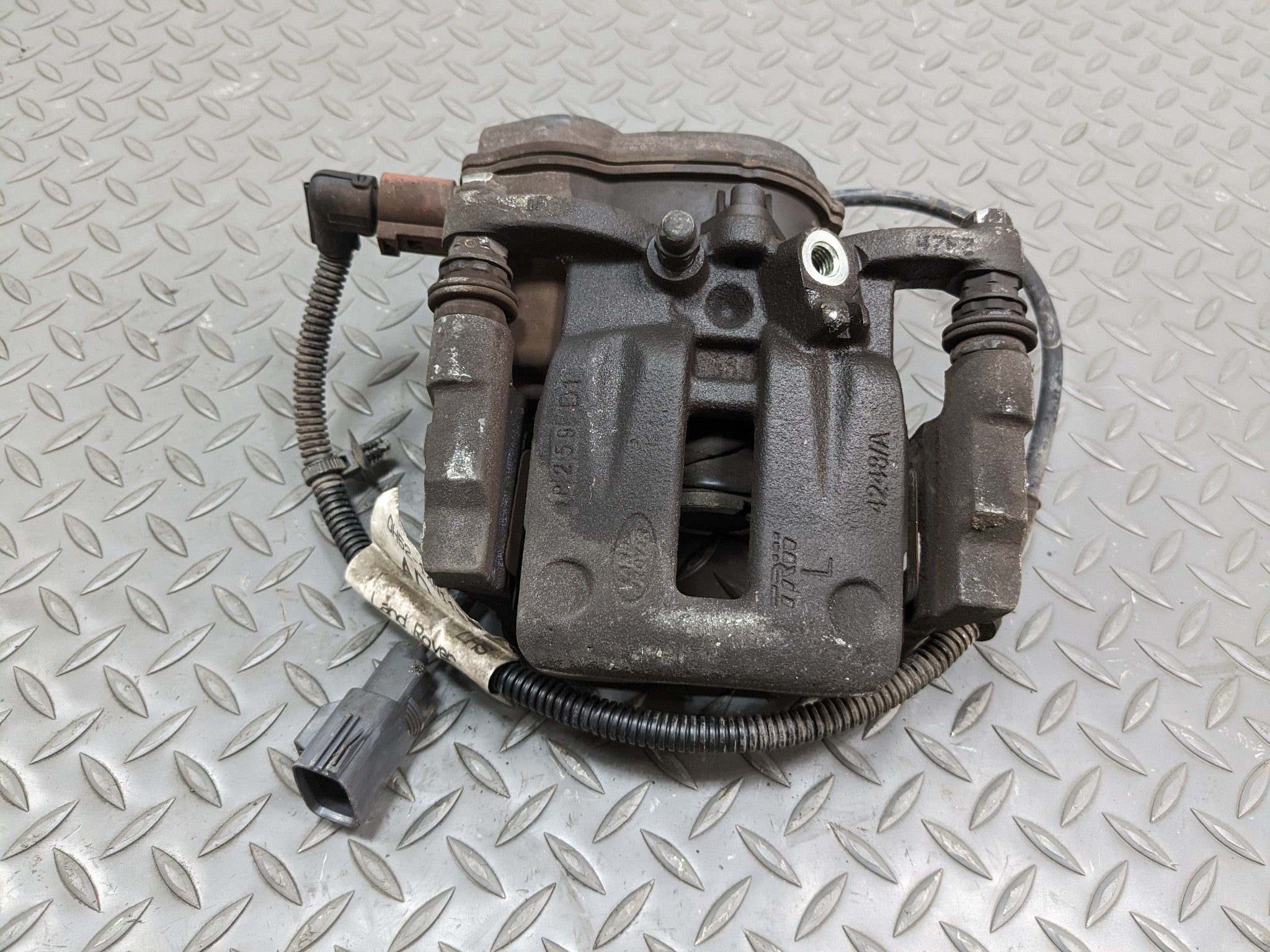 2008 - 2015 LAND ROVER LR2 OEM BRAKE CALIPER ASSEMBLY REAR LEFT DRIVER SIDE