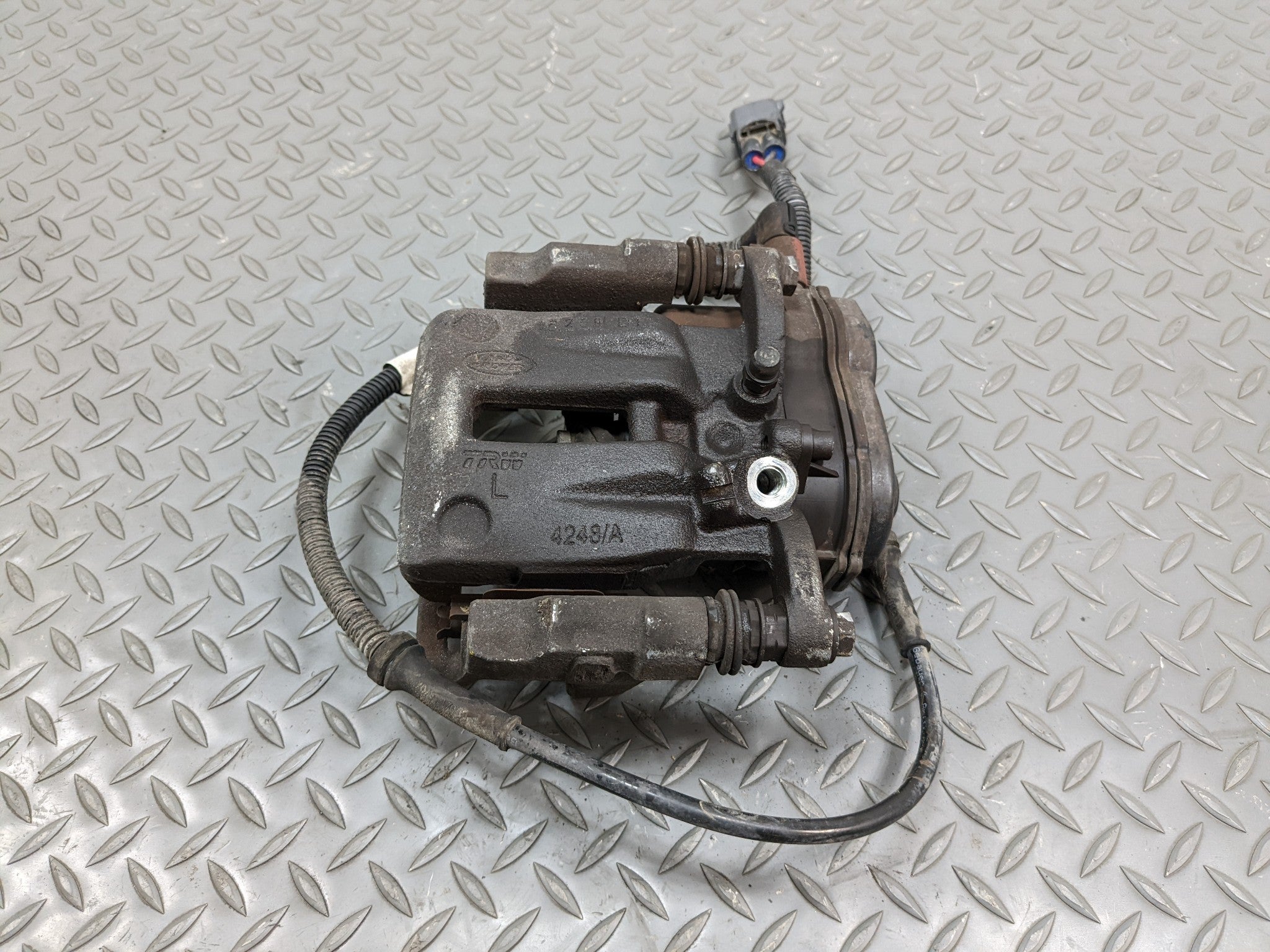 2008 - 2015 LAND ROVER LR2 OEM BRAKE CALIPER ASSEMBLY REAR LEFT DRIVER SIDE