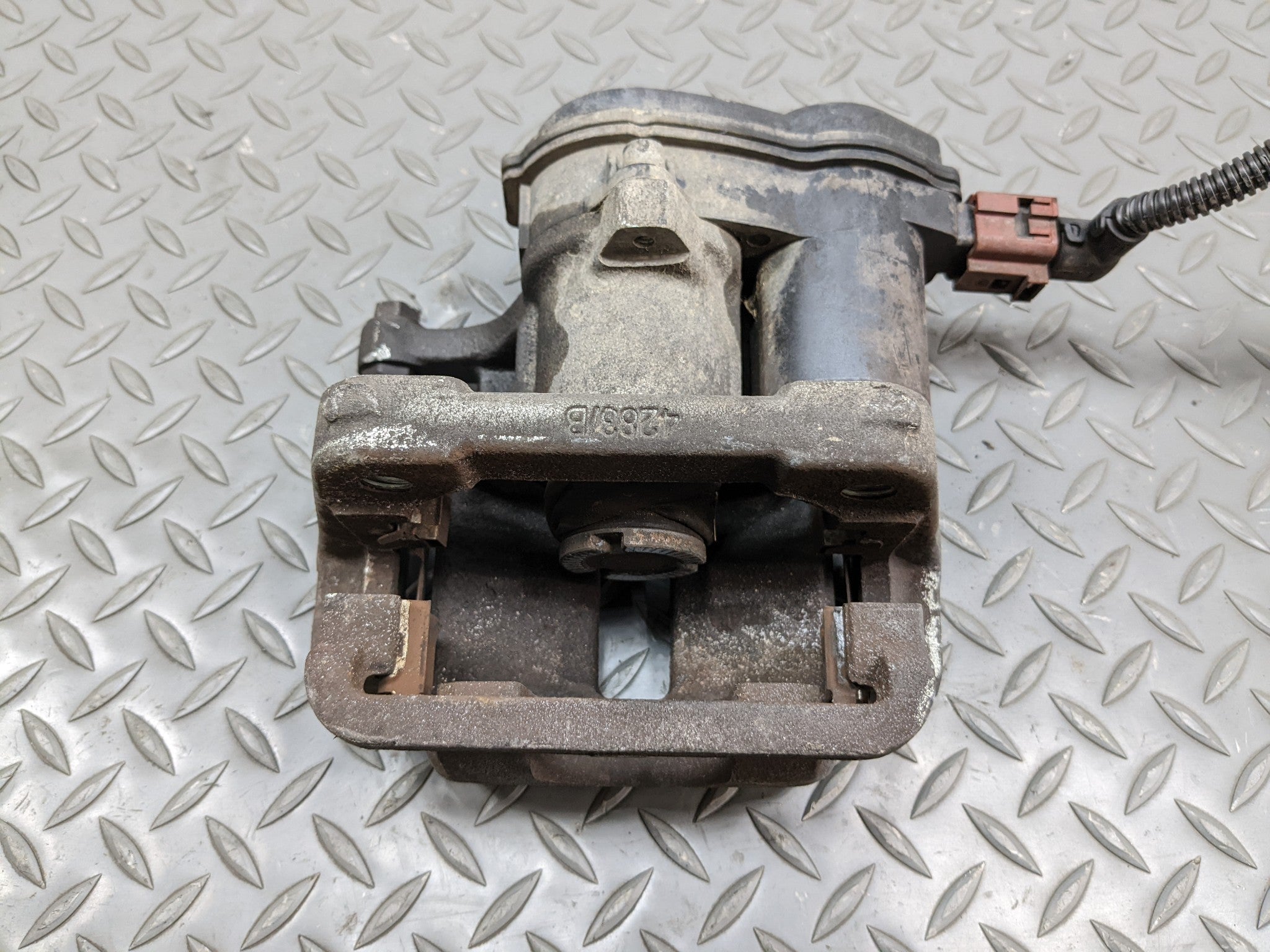 2008 - 2015 LAND ROVER LR2 OEM BRAKE CALIPER ASSEMBLY REAR LEFT DRIVER SIDE