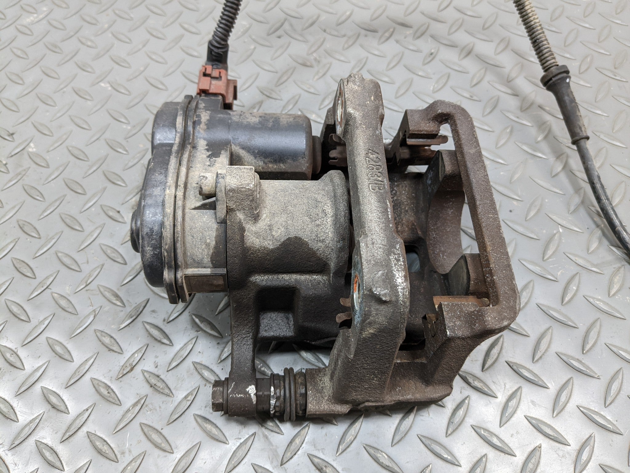 2008 - 2015 LAND ROVER LR2 OEM BRAKE CALIPER ASSEMBLY REAR LEFT DRIVER SIDE