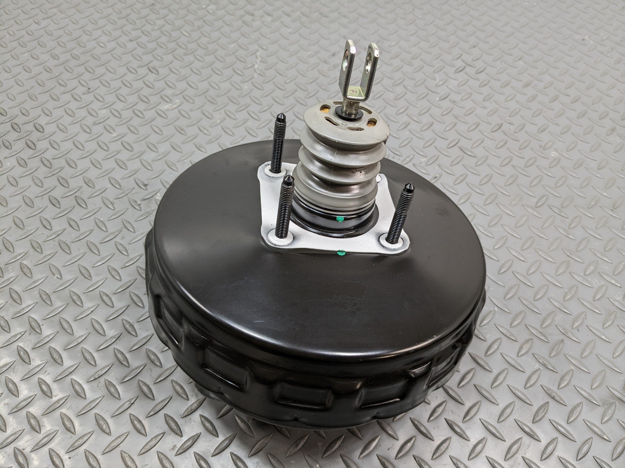 2008 - 2015 LAND ROVER LR2 OEM POWER BRAKE BOOSTER WITHOUT MASTER CYLINDER