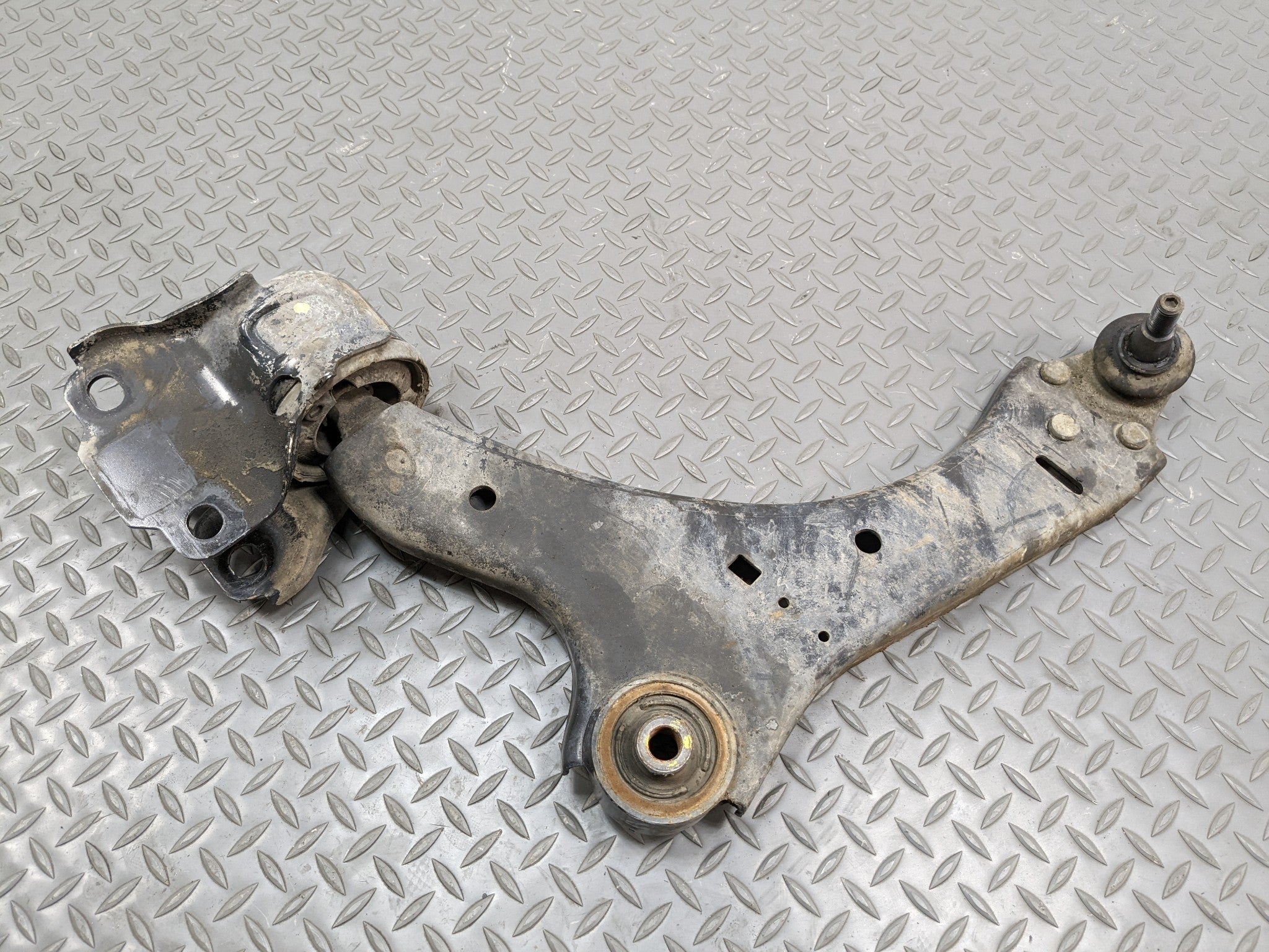 08 - 15 LAND ROVER LR2 OEM LOWER SUSPENSION CONTROL ARM FRONT LEFT DRIVER SIDE