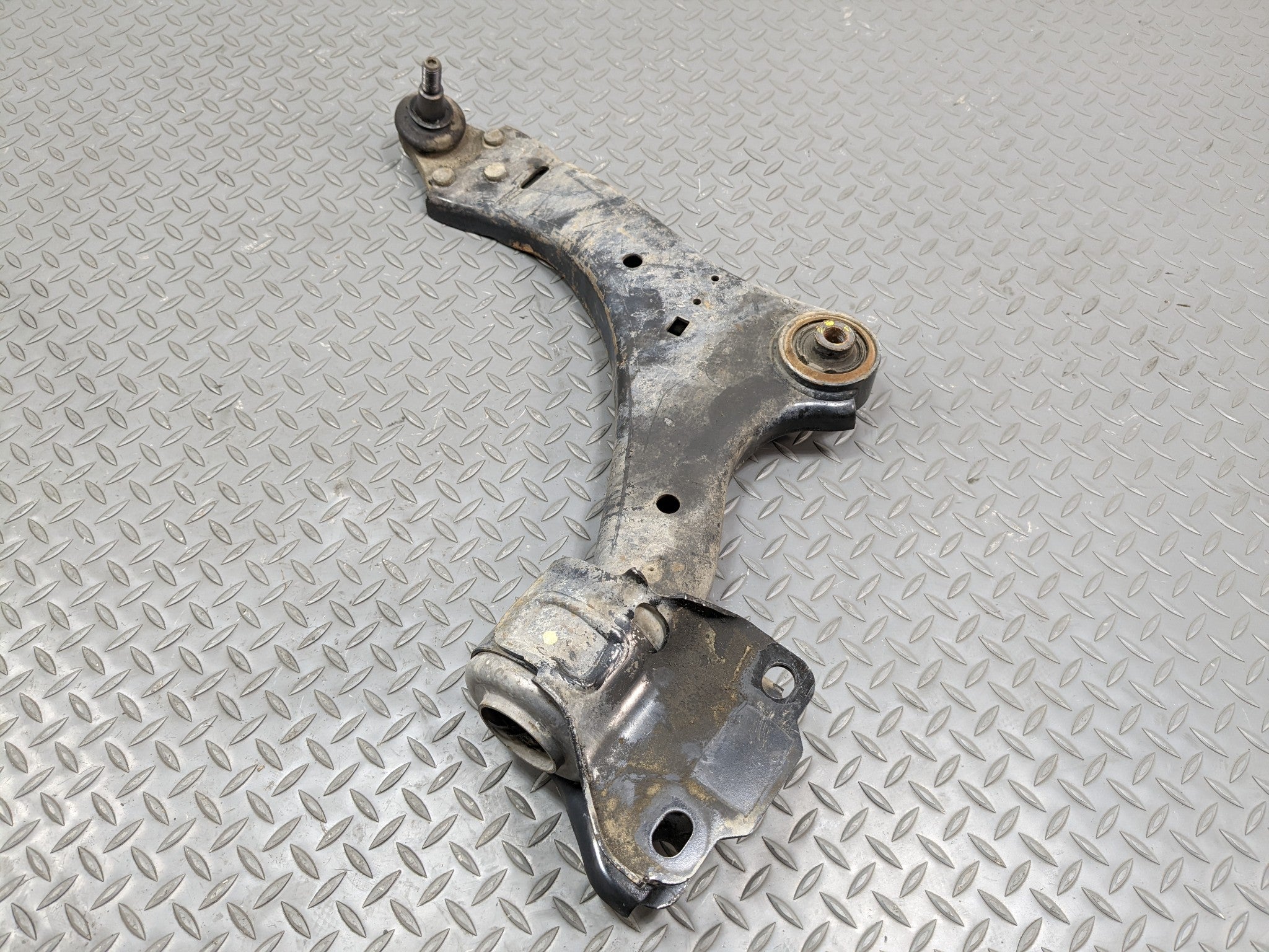 08 - 15 LAND ROVER LR2 OEM LOWER SUSPENSION CONTROL ARM FRONT LEFT DRIVER SIDE