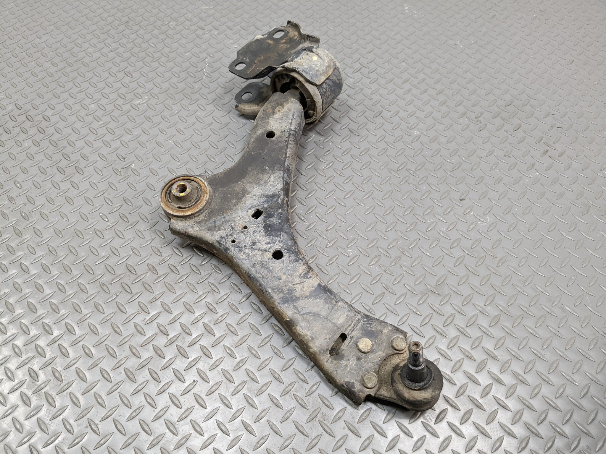 08 - 15 LAND ROVER LR2 OEM LOWER SUSPENSION CONTROL ARM FRONT LEFT DRIVER SIDE