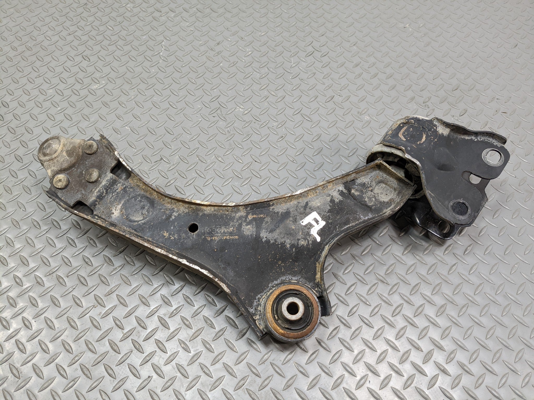 08 - 15 LAND ROVER LR2 OEM LOWER SUSPENSION CONTROL ARM FRONT LEFT DRIVER SIDE
