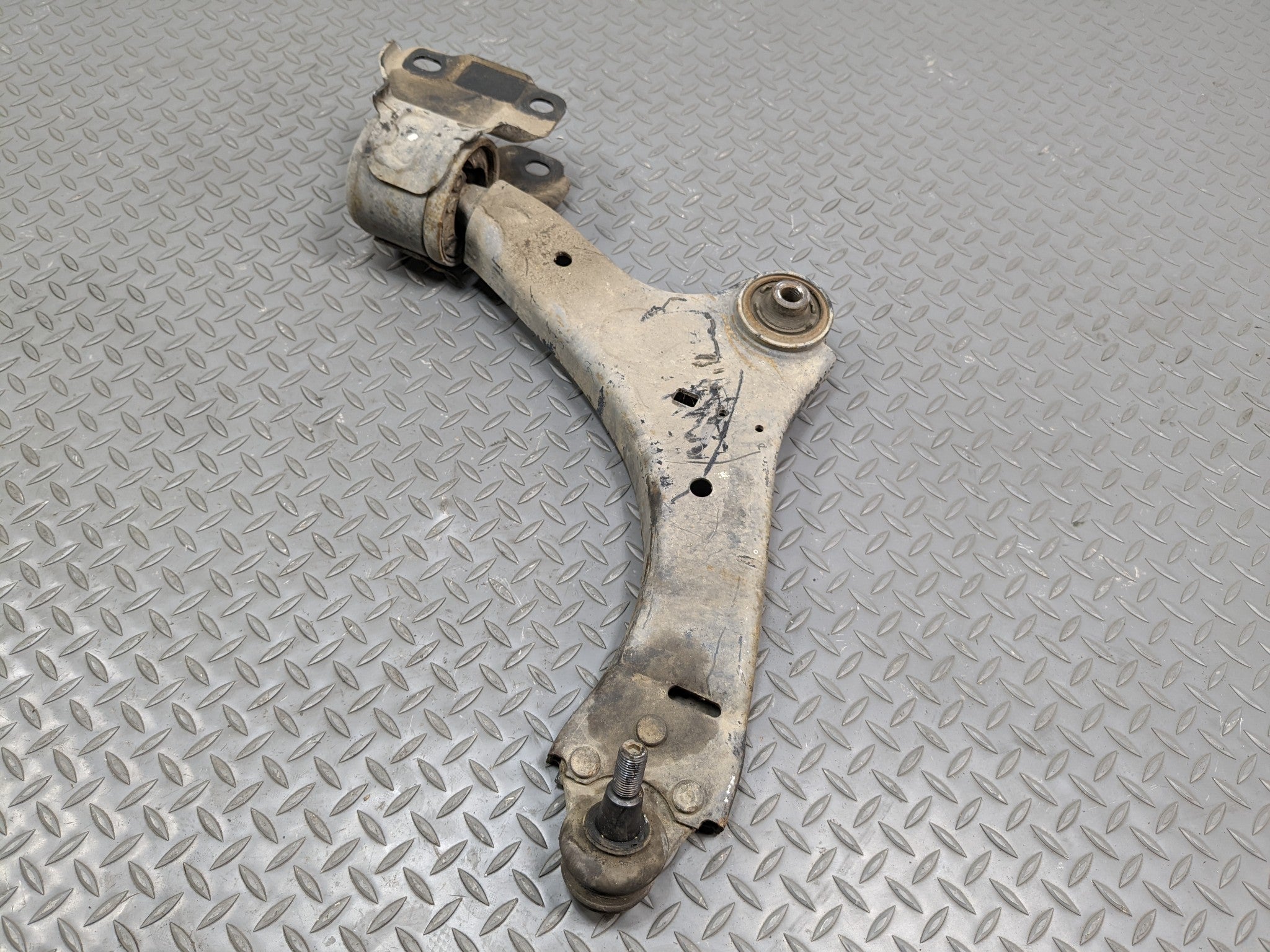 2008 - 2015 LAND ROVER LR2 OEM LOWER SUSPENSION CONTROL ARM FRONT RIGHT SIDE