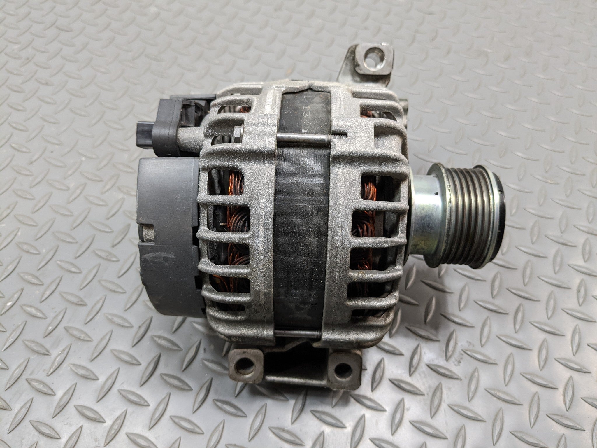 2008 - 2015 LAND ROVER LR2 OEM ALTERNATOR ENGINE MOTOR POWER GENERATOR ASSEMBLY