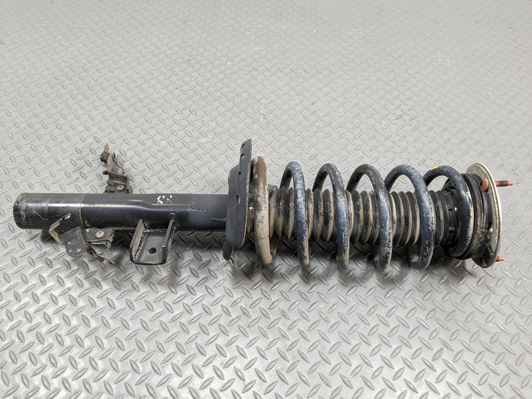 2008 - 2015 LAND ROVER LR2 OEM SHOCK ABSORBER STRUT ASSEMBLY REAR RIGHT SIDE