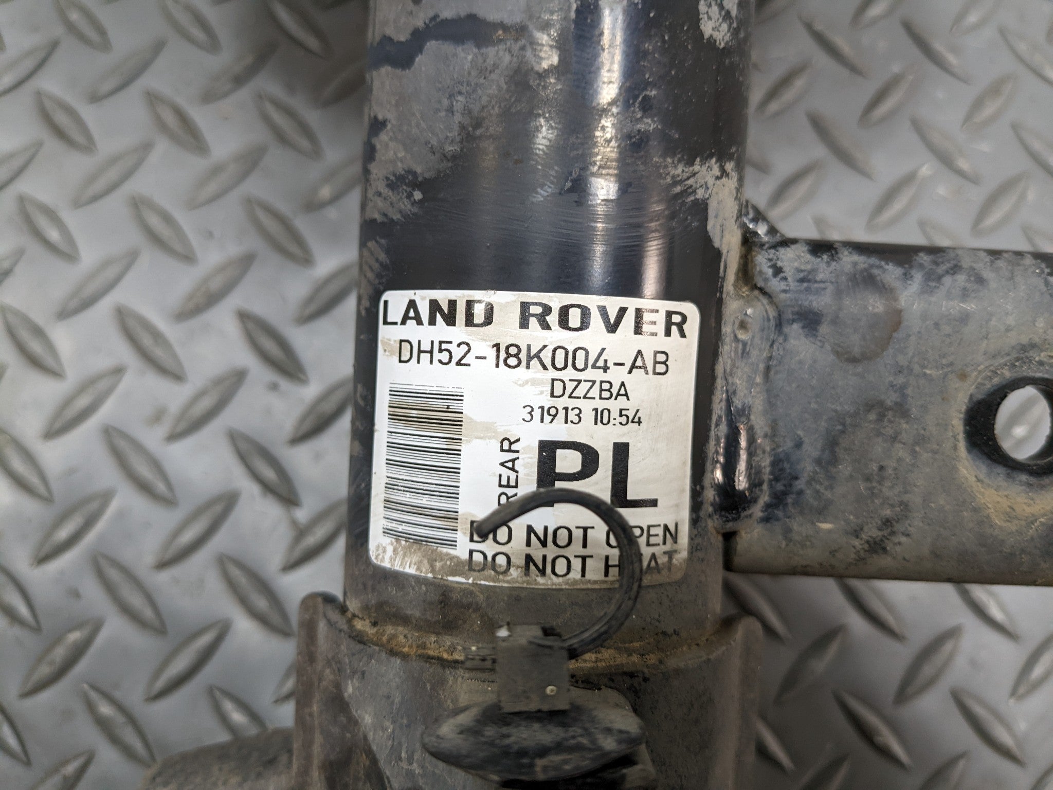 2008 - 2015 LAND ROVER LR2 OEM SHOCK ABSORBER STRUT ASSEMBLY REAR LEFT SIDE