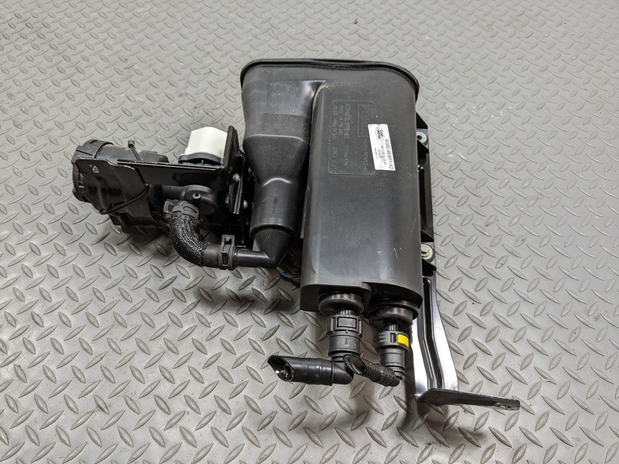 2008 - 2015 LAND ROVER LR2 OEM FUEL VAPOR CHARCOAL EVAPORATOR CANISTER