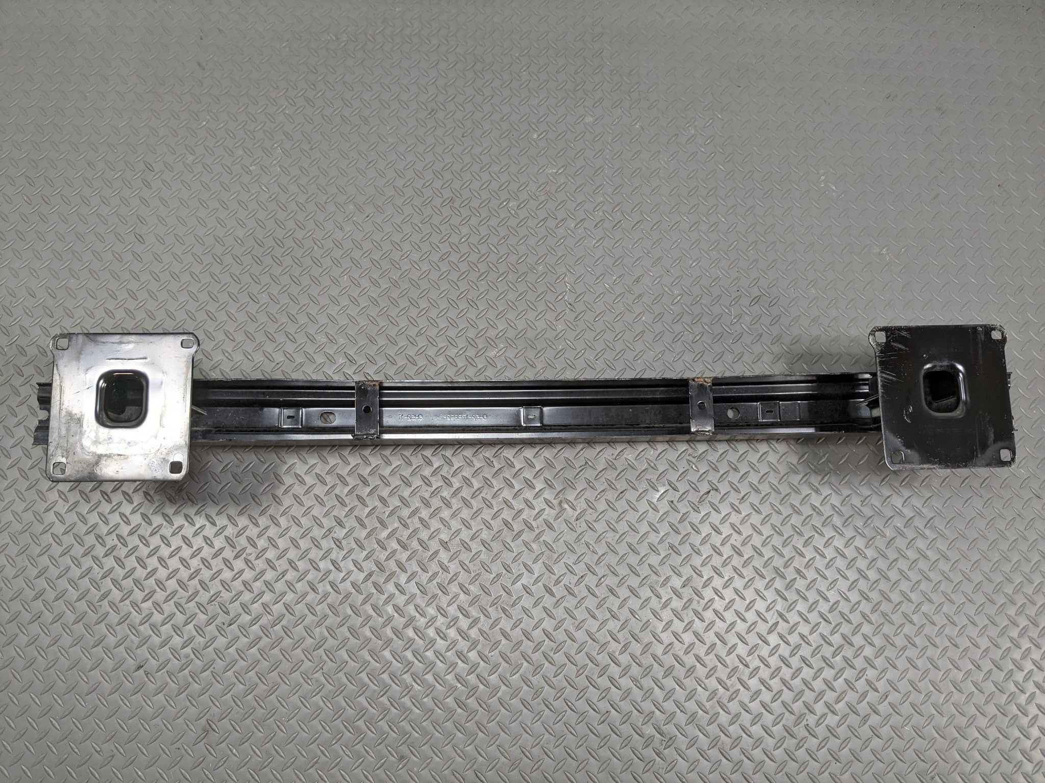 08 - 15 LAND ROVER LR2 OEM REAR BUMPER REINFORCEMENT SUPPORT IMPACT BAR BLACK