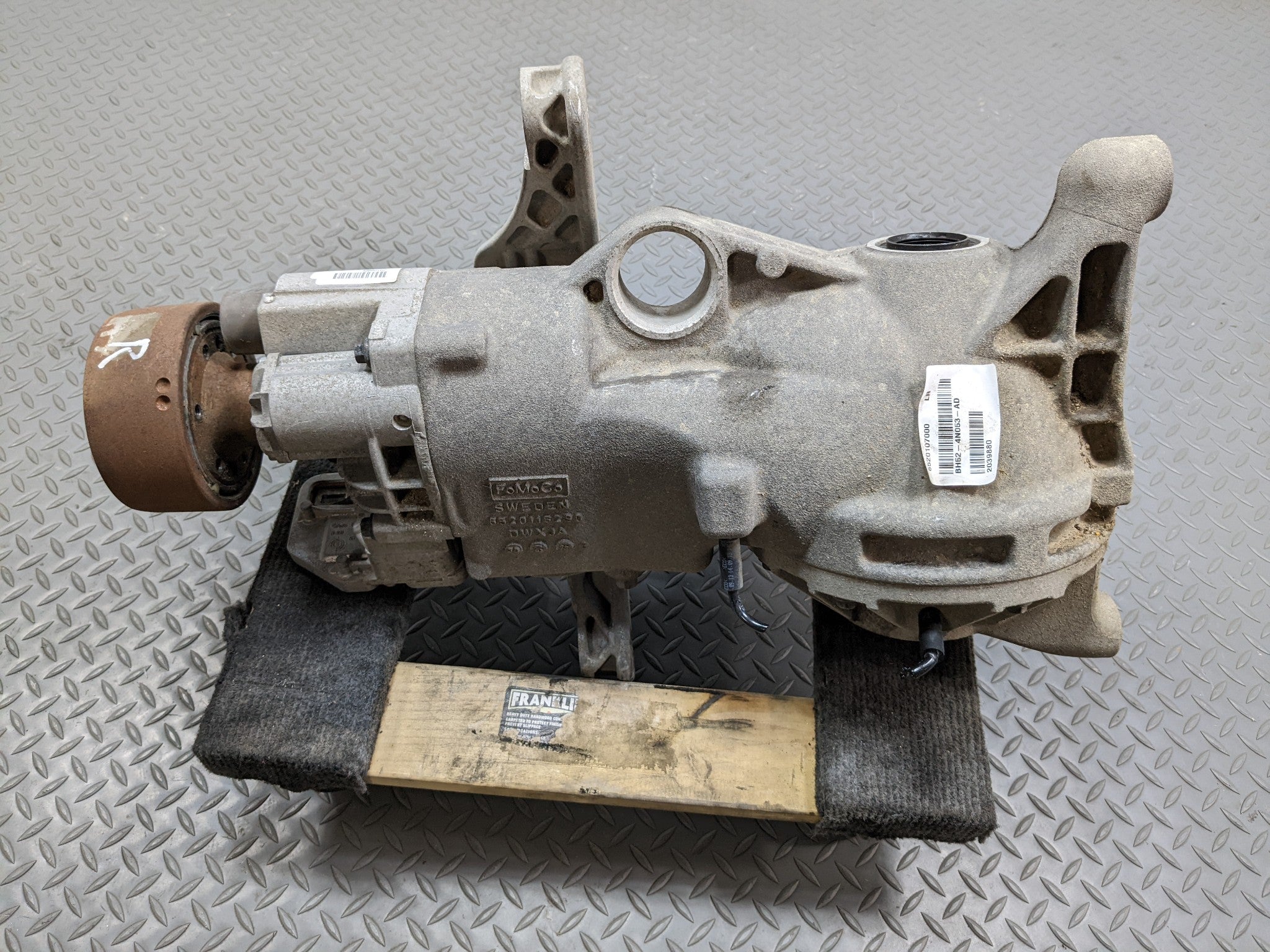 2008 - 2015 LAND ROVER LR2 OEM REAR AXLE DIFFERENTIAL CARRIER ASSEMBLY